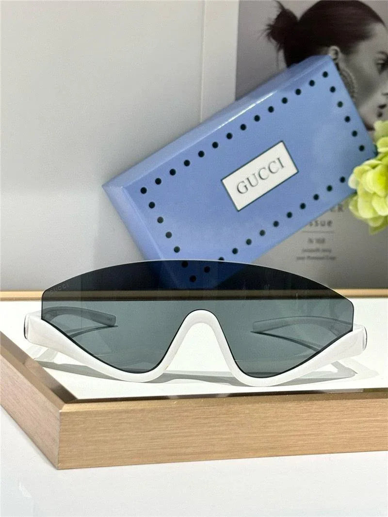 GUCCI GG1650 Gucci Eyewear Interlocking G shield-frame Sunglasses ✨