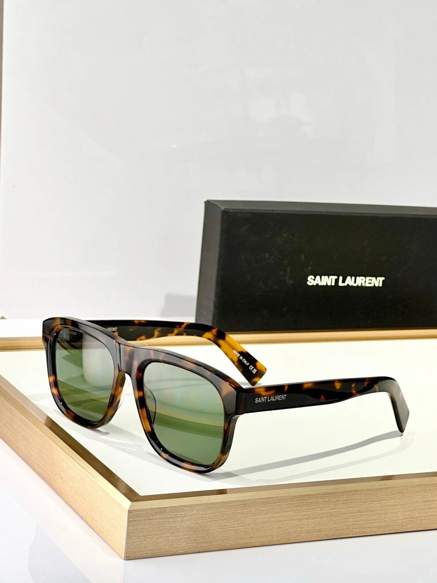 YSL Saint Laurent Unisex SL 558 Sunglasses ✨