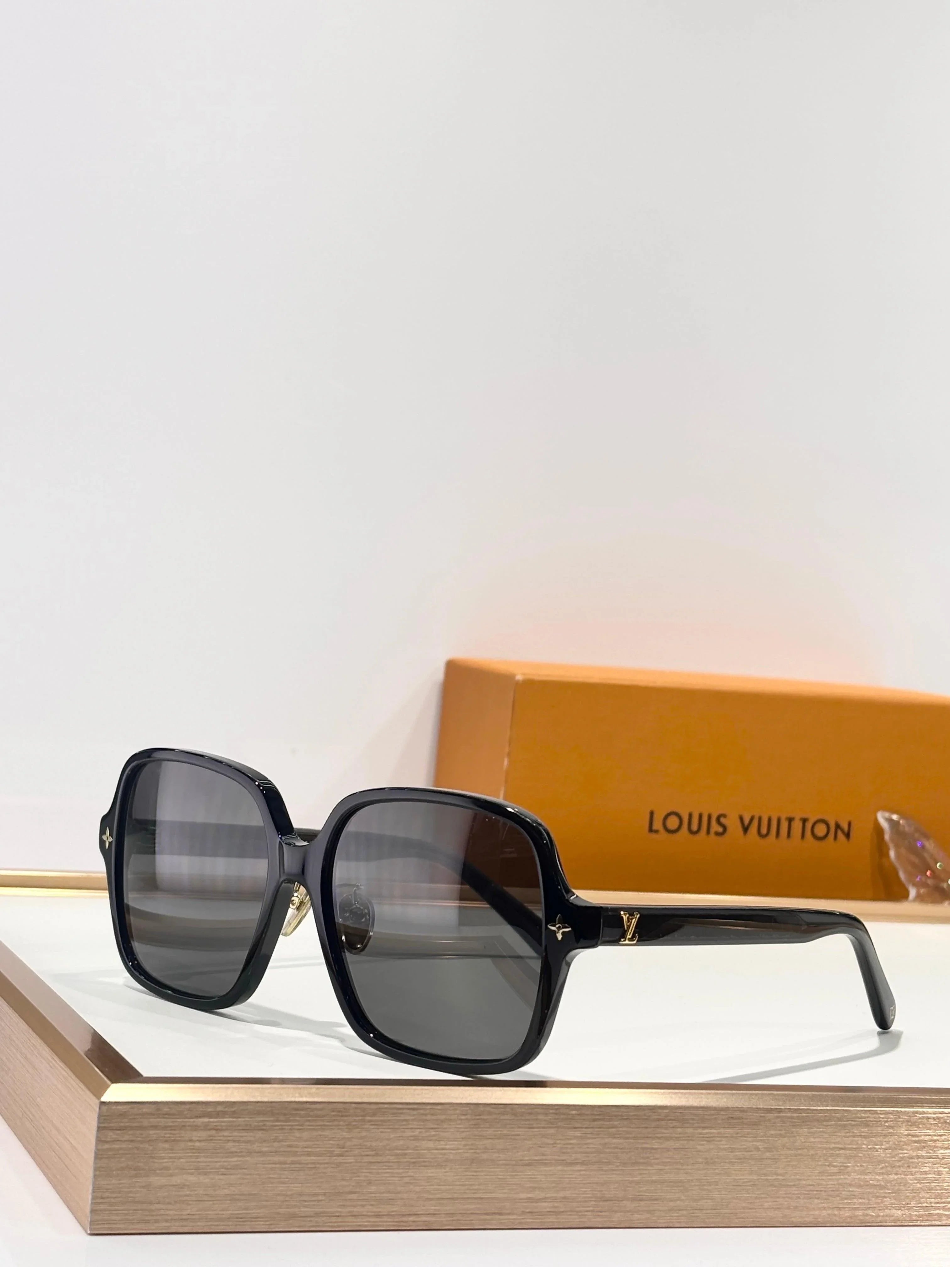 Louis Vuitton Z3044E LV Aura Square Sunglasses ✨
