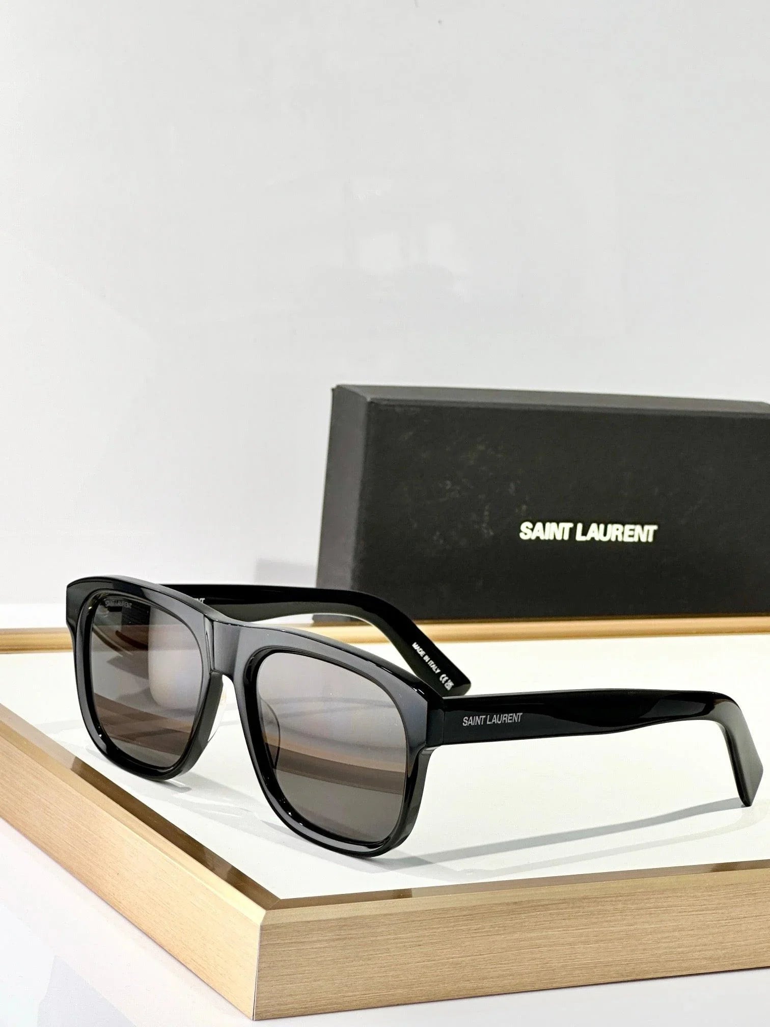 YSL Saint Laurent Unisex SL 558 Sunglasses ✨