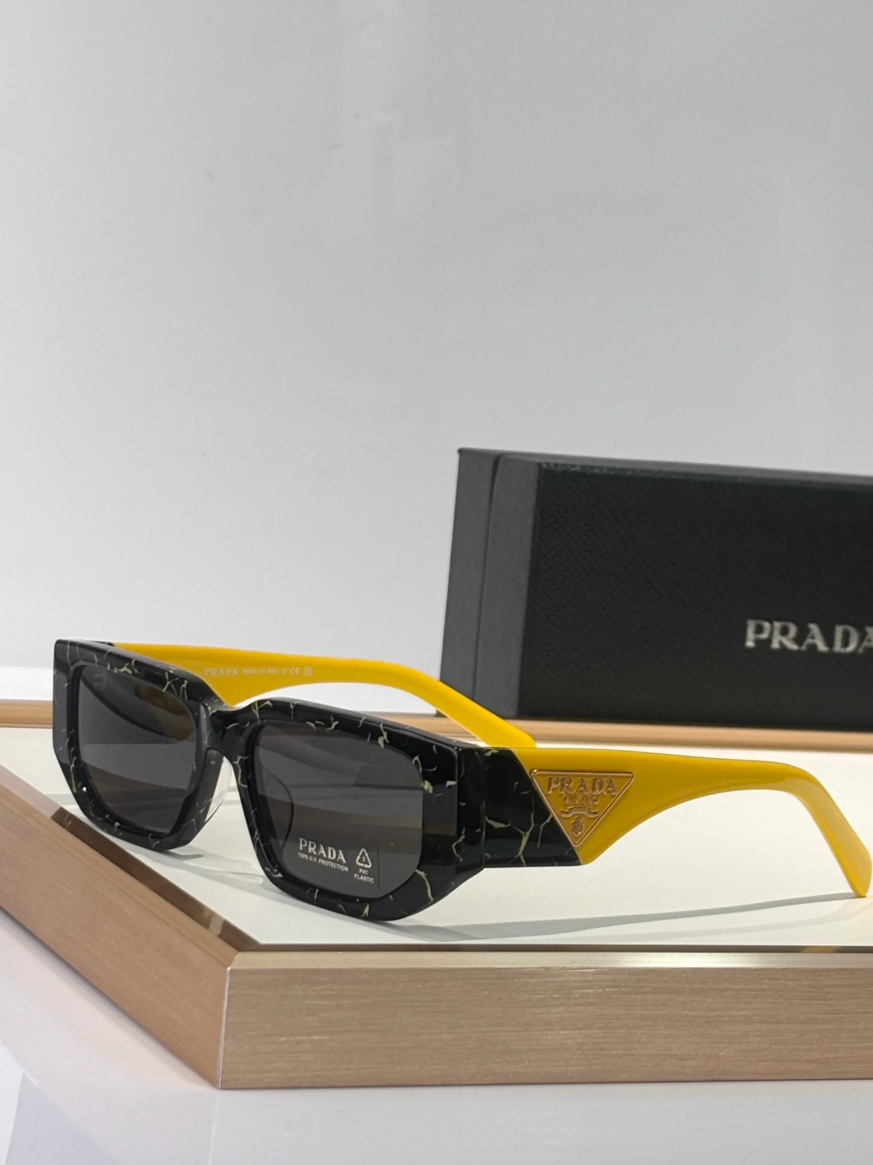 PRADA SPR09Z Sunglasses with triangle logo 🟥