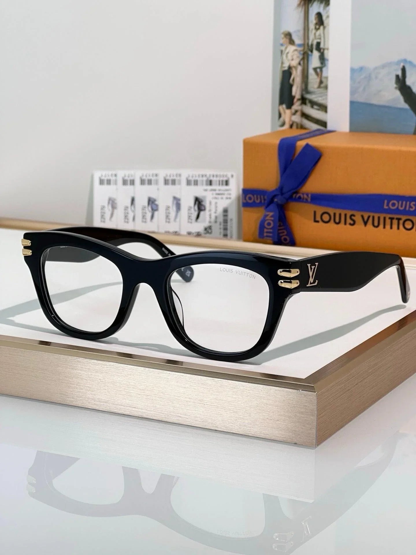 Louis Vuitton Z2927U LV Midnight Cat Eye Sunglasses ✨