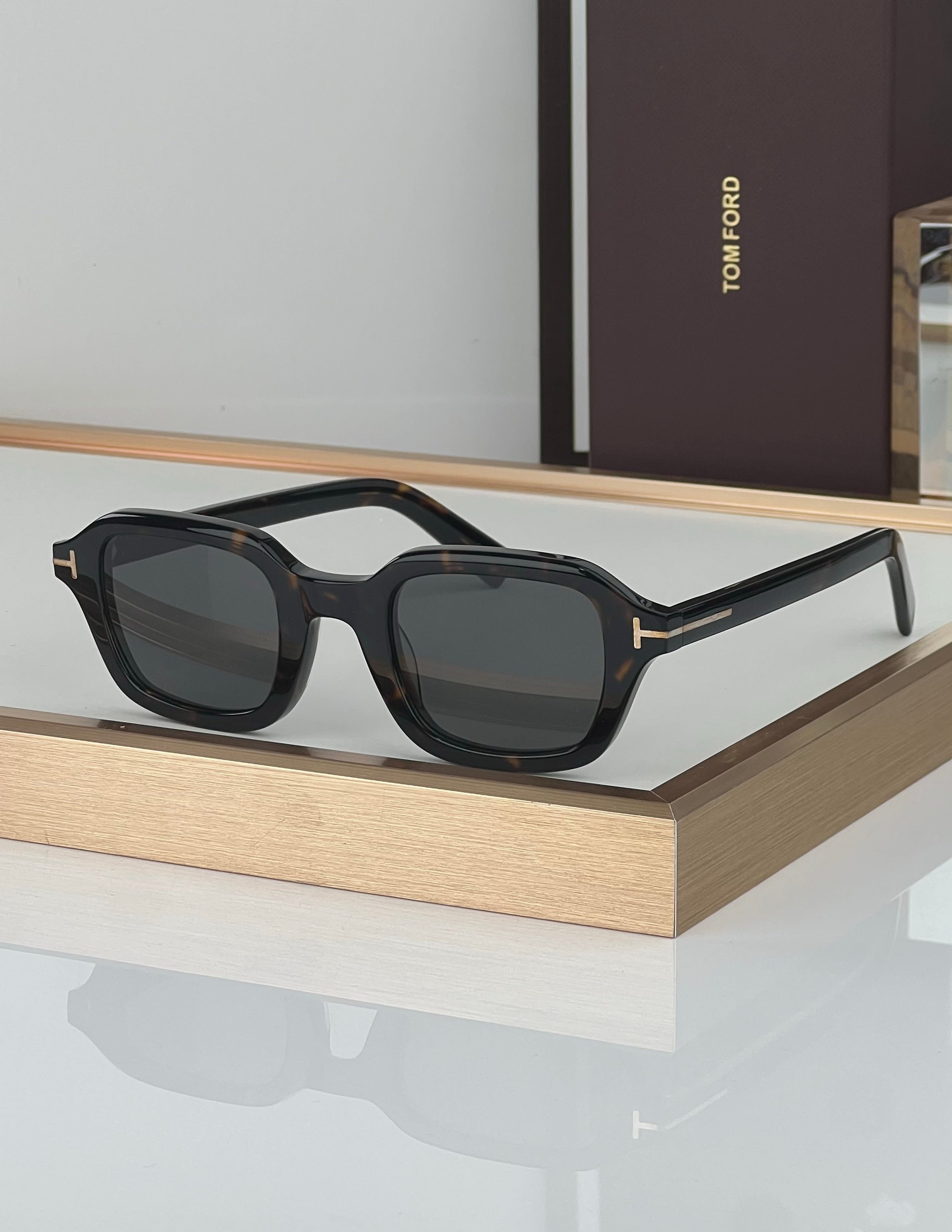 TOM FORD TI21 Tom Ford Icon Square Collection Sunglasses 🔱