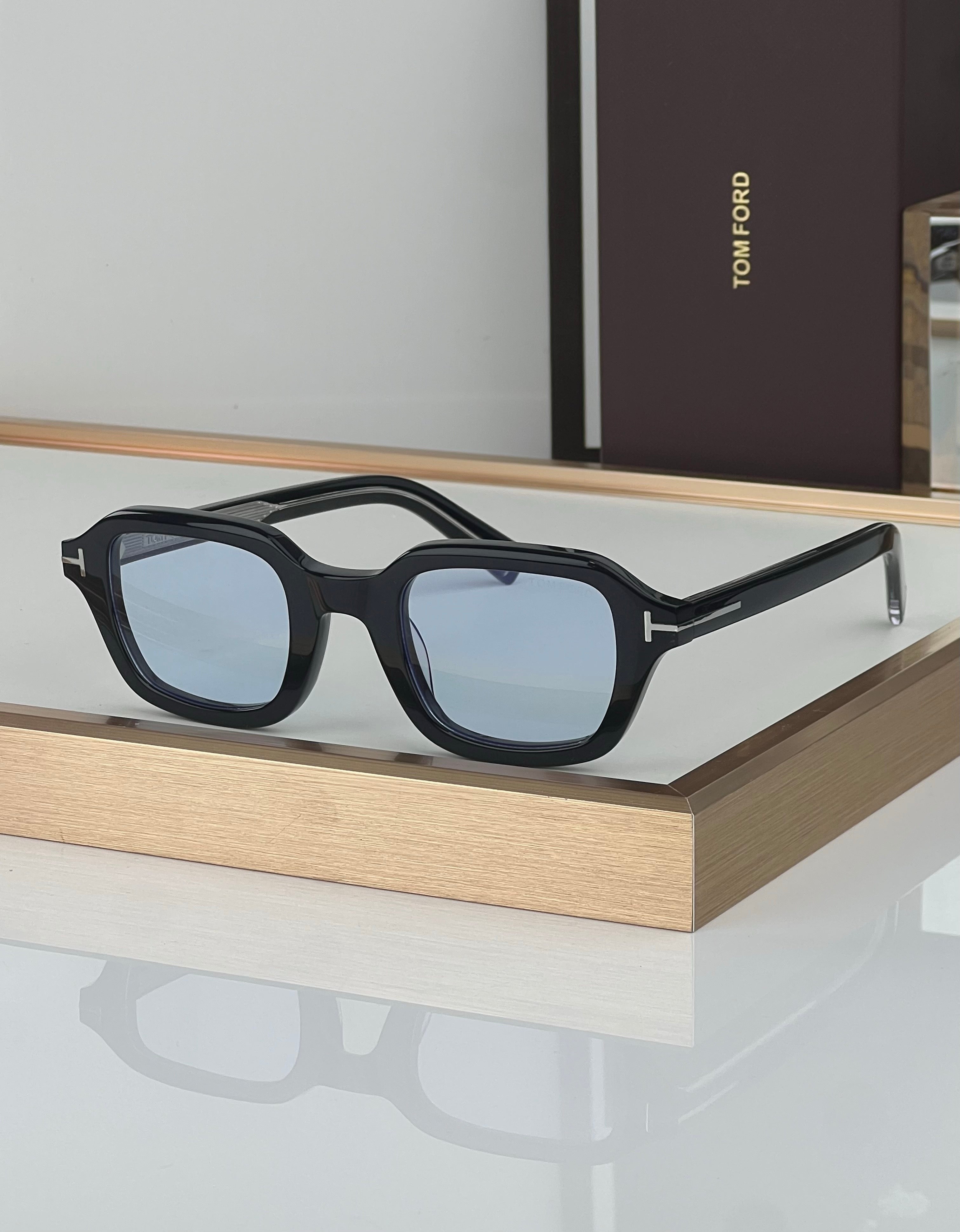 TOM FORD TI21 Tom Ford Icon Square Collection Sunglasses 🔱
