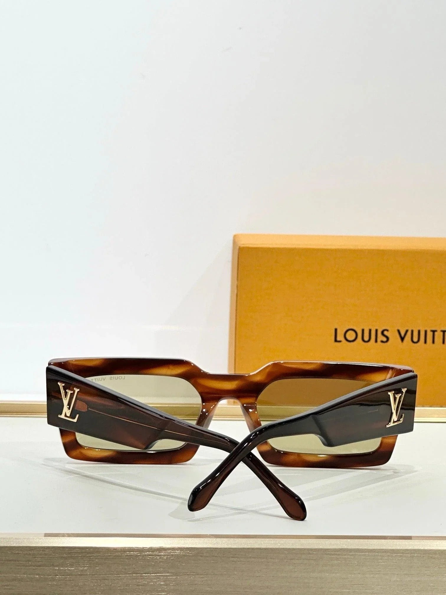 Louis Vuitton Z2703E LV Clash Low Square Sunglasses ✨