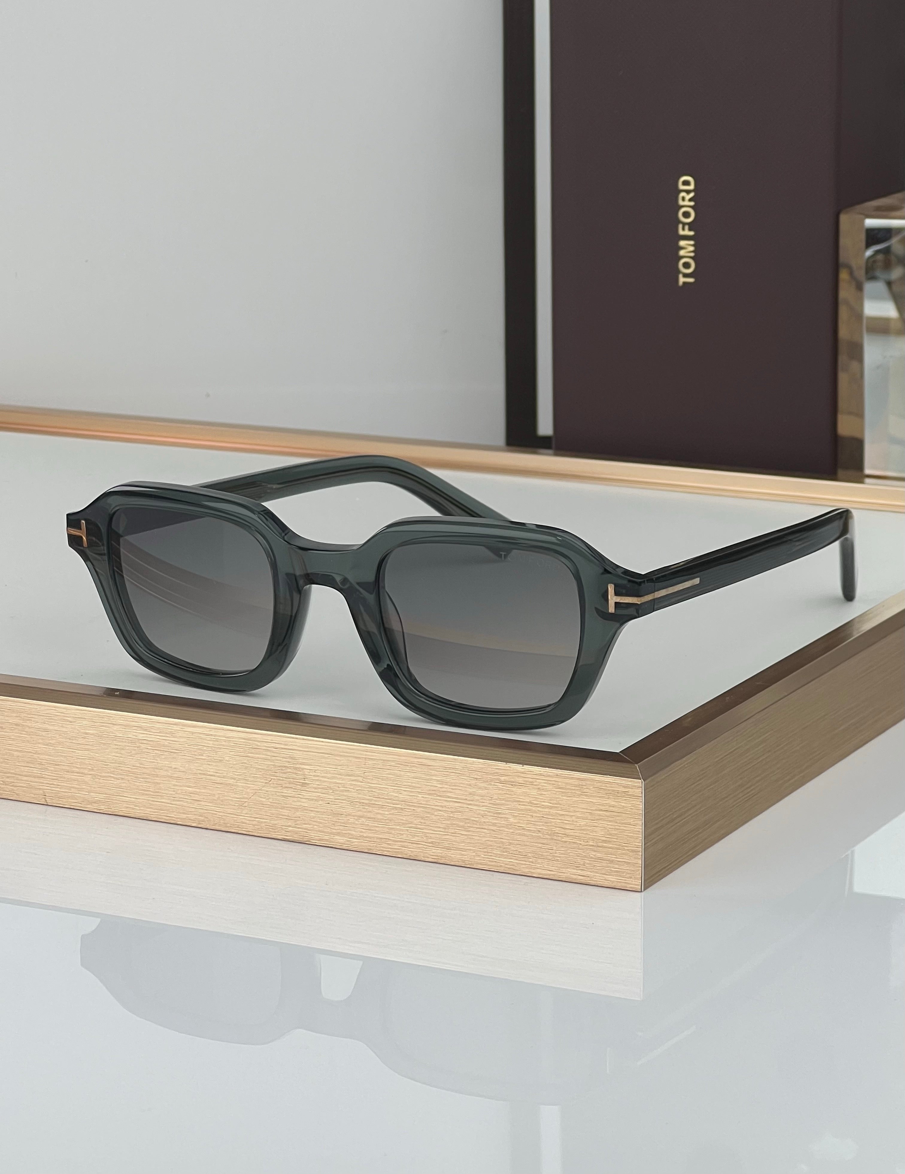TOM FORD TI21 Tom Ford Icon Square Collection Sunglasses 🔱