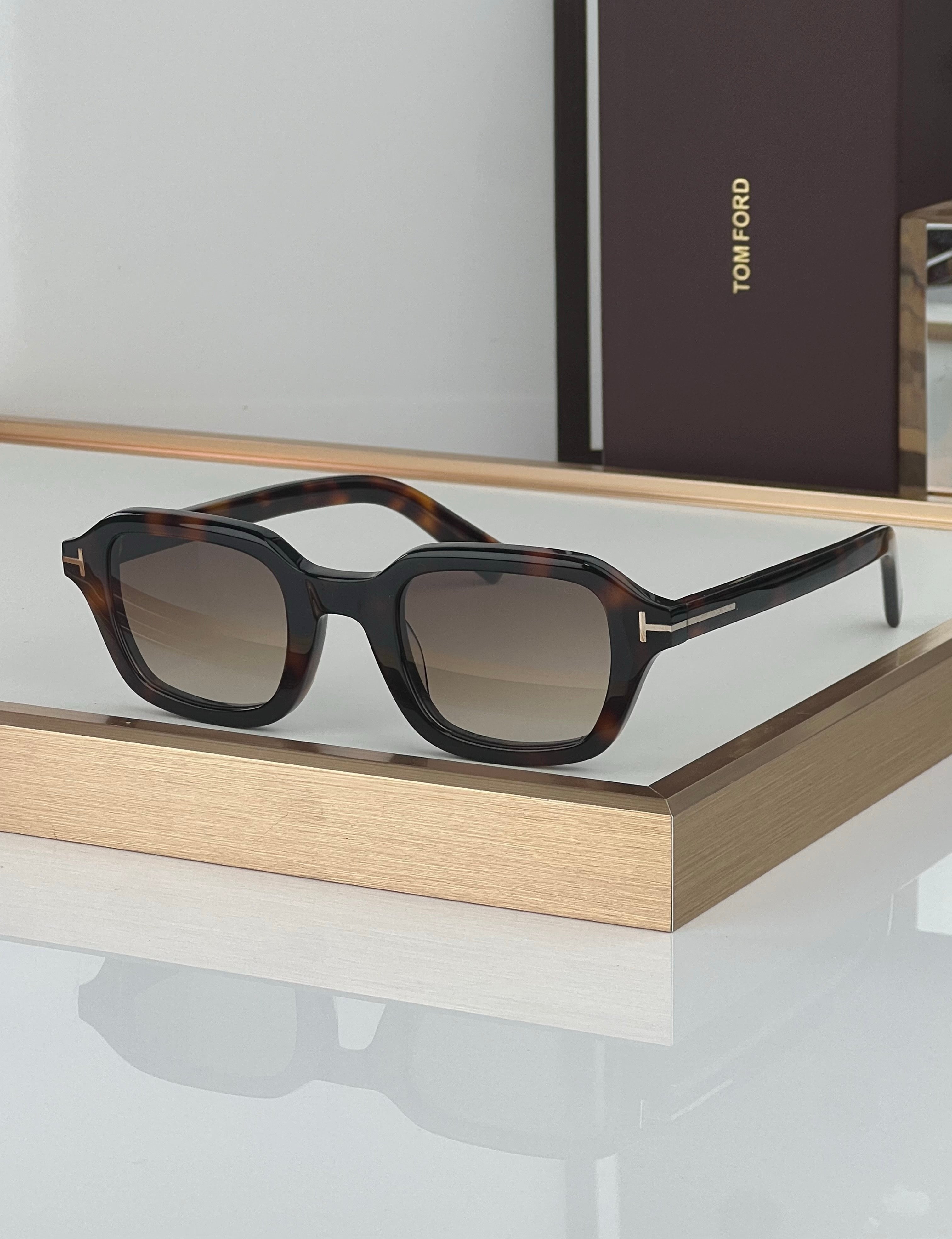 TOM FORD TI21 Tom Ford Icon Square Collection Sunglasses 🔱