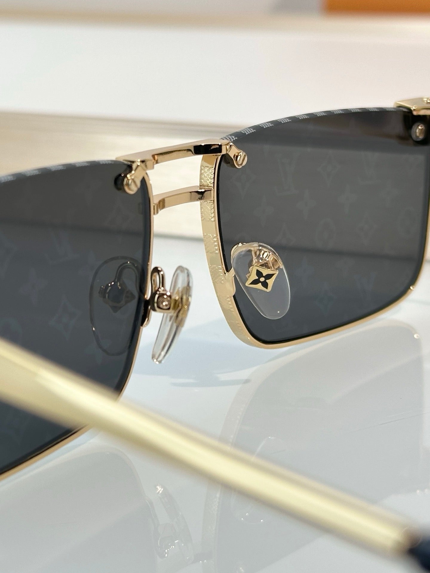 Louis Vuitton Z3240U LV Heritage Metal Low Square Sunglasses✨