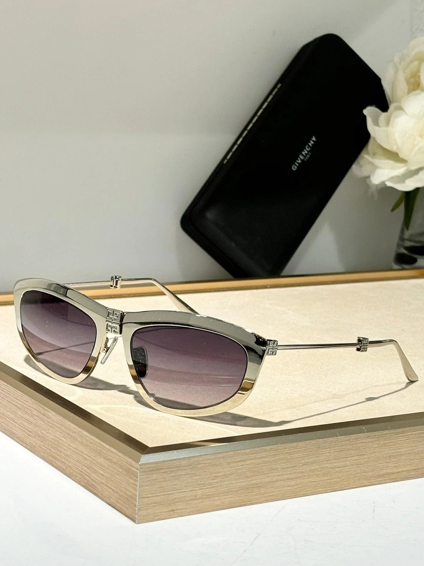 GIVENCHY GV 7208 S Unisex Sunglasses✨