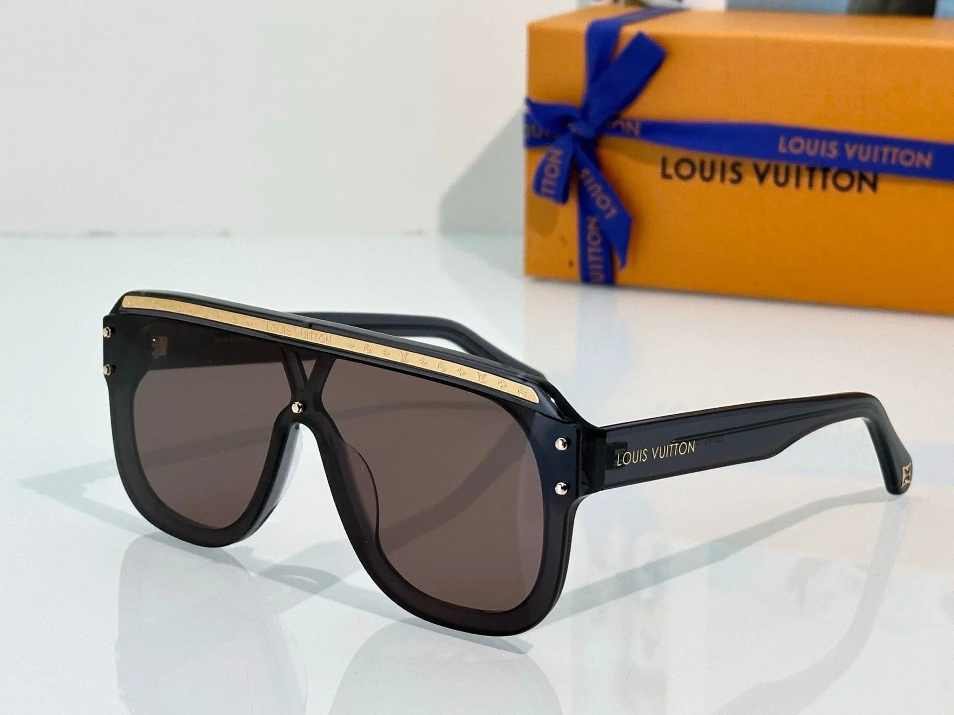 Louis Vuitton Z2878U LV Waimea Mask Round Sunglasses ✨