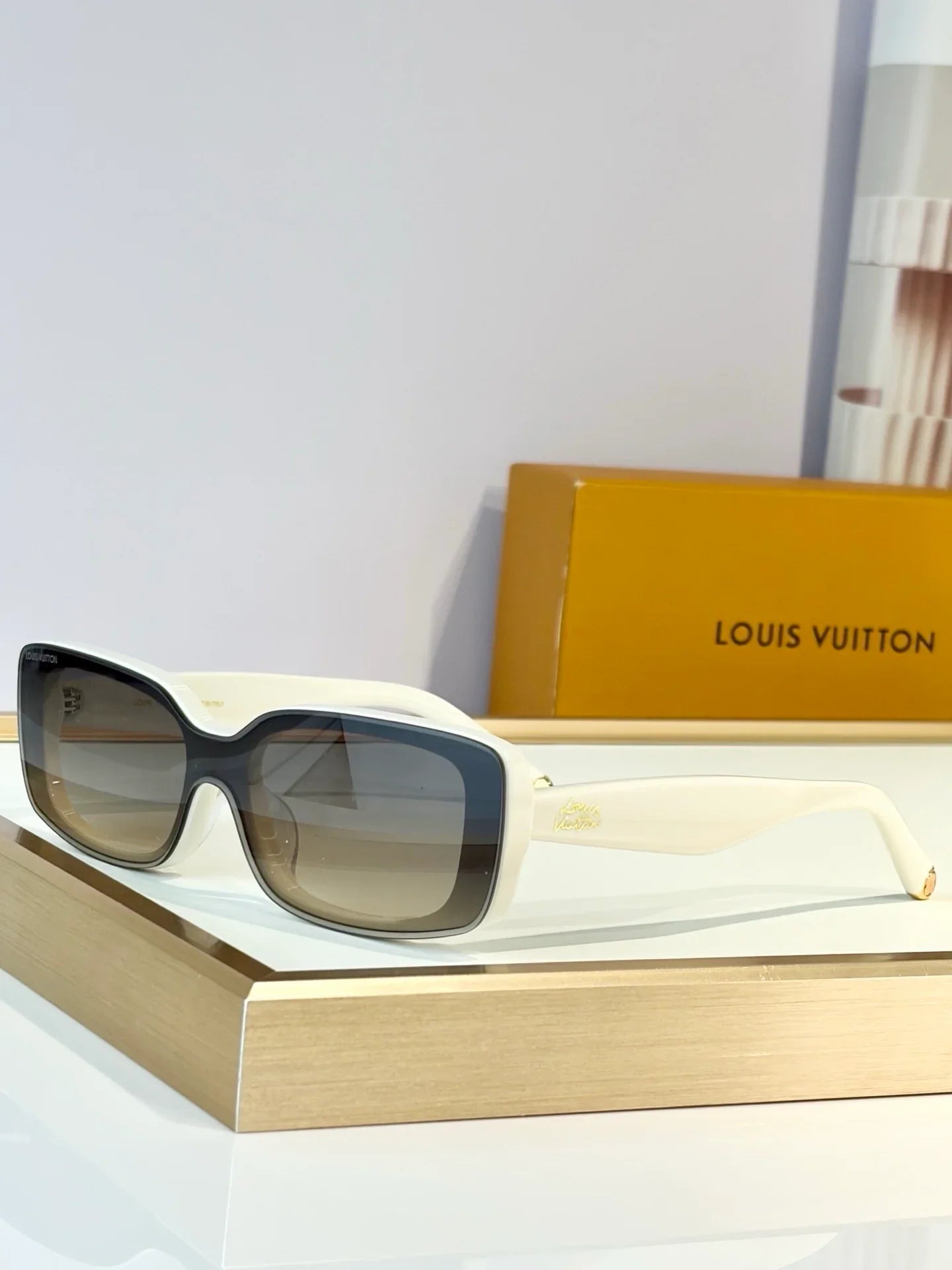 Louis Vuitton Z3165U LV Script Low Rectangle Sunglasses ✨