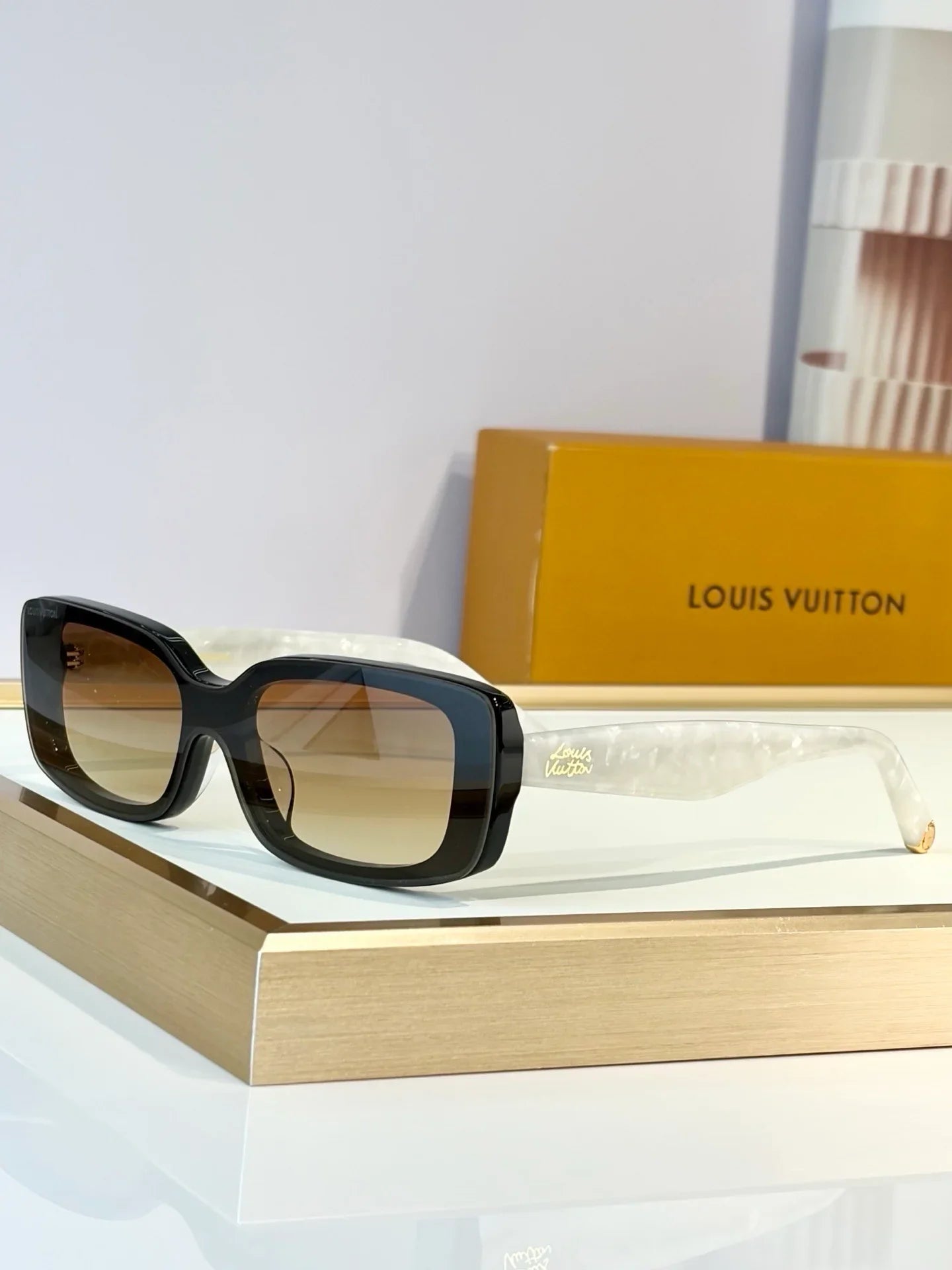 Louis Vuitton Z3165U LV Script Low Rectangle Sunglasses ✨