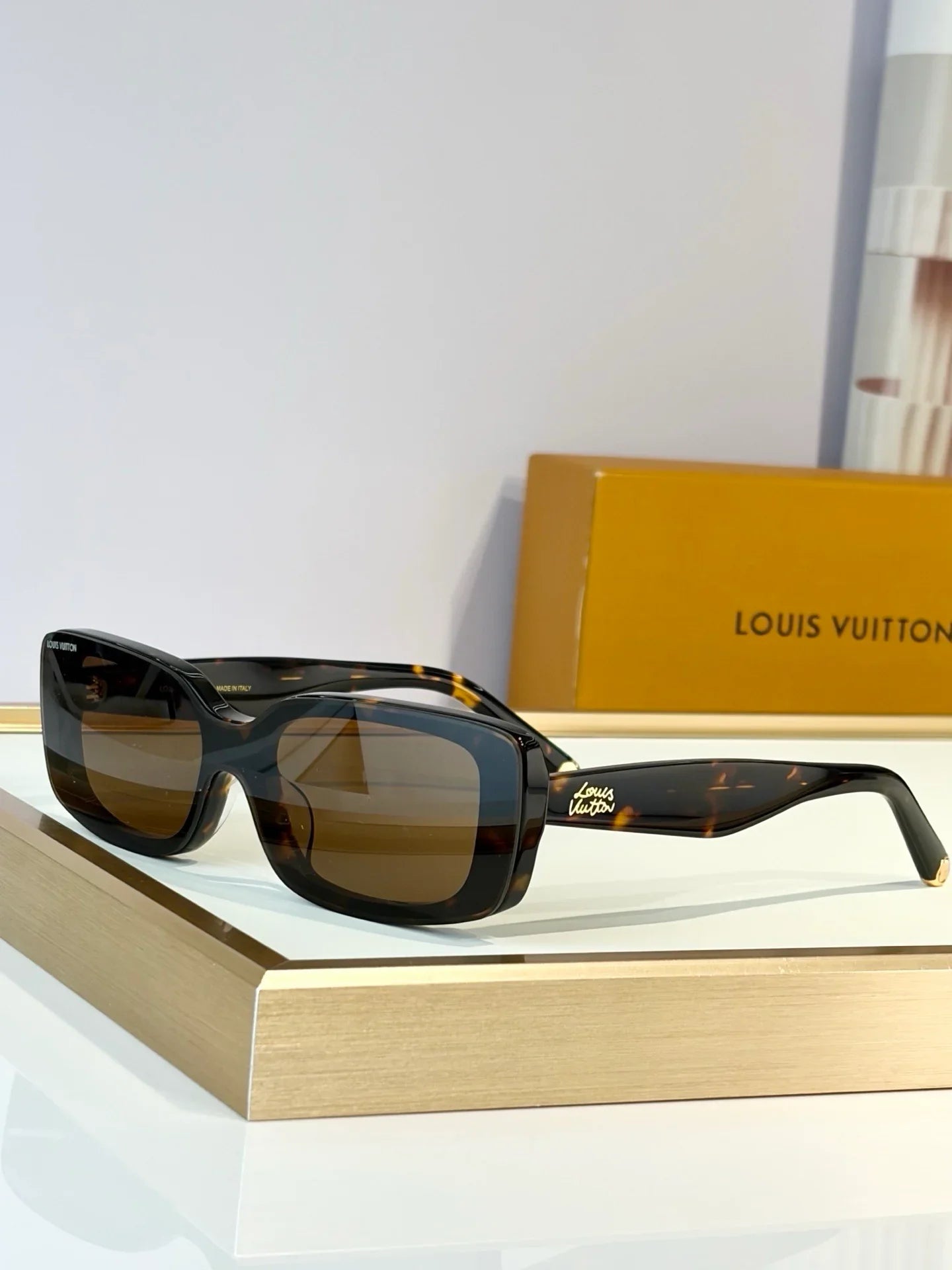 Louis Vuitton Z3165U LV Script Low Rectangle Sunglasses ✨