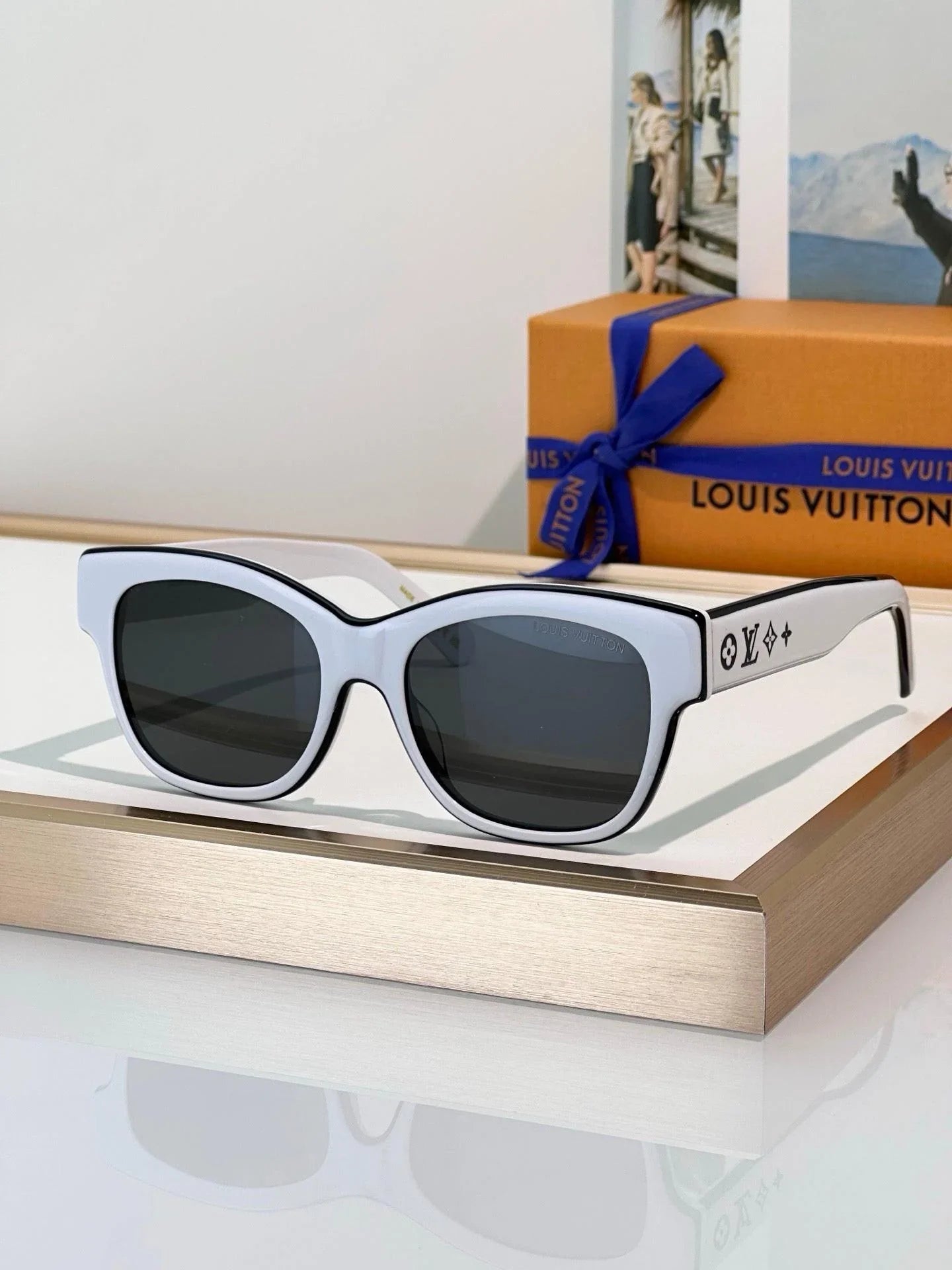Louis Vuitton Z2645U New LV Line Square Sunglasses ✨