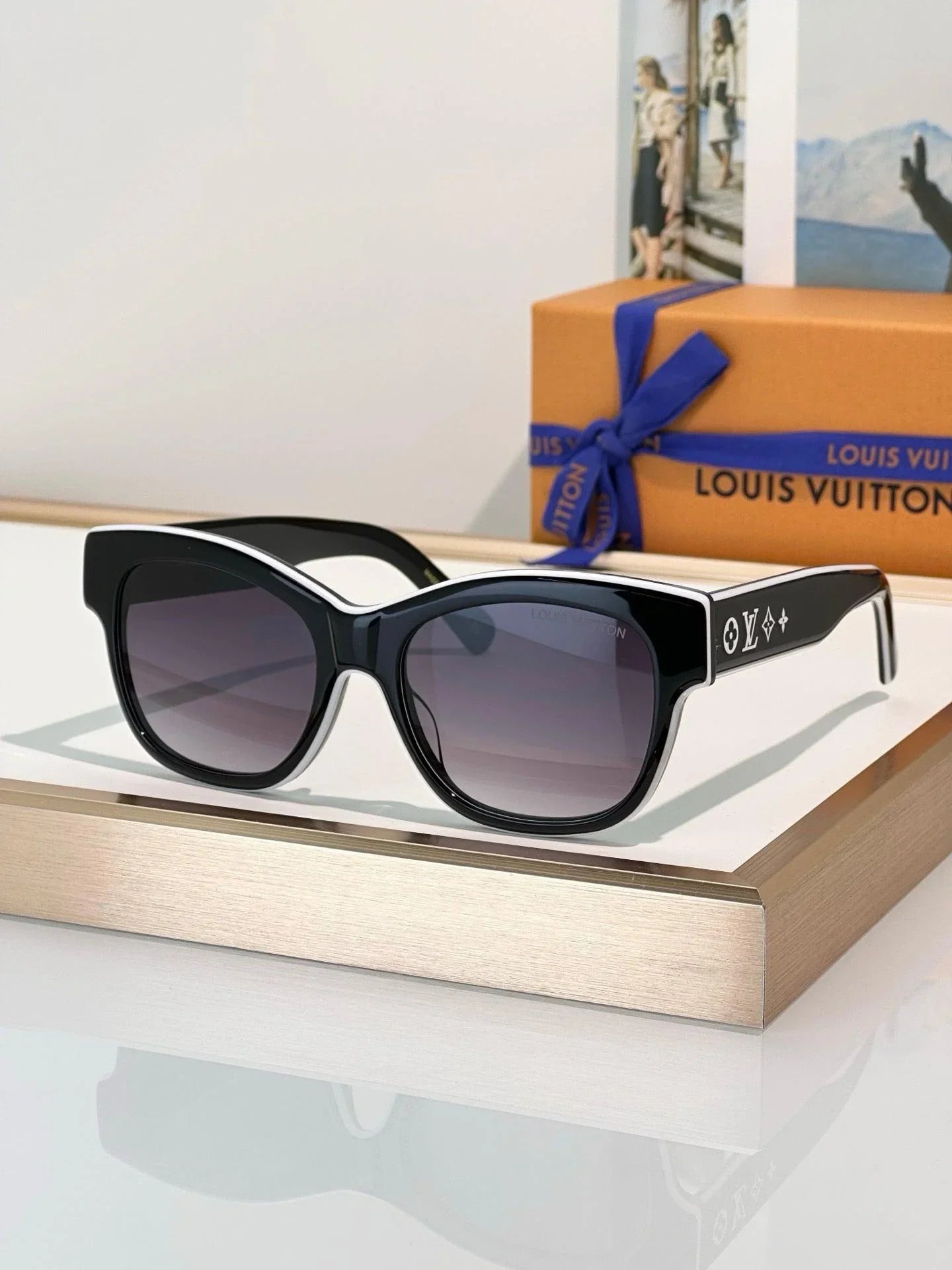 Louis Vuitton Z2645U New LV Line Square Sunglasses ✨