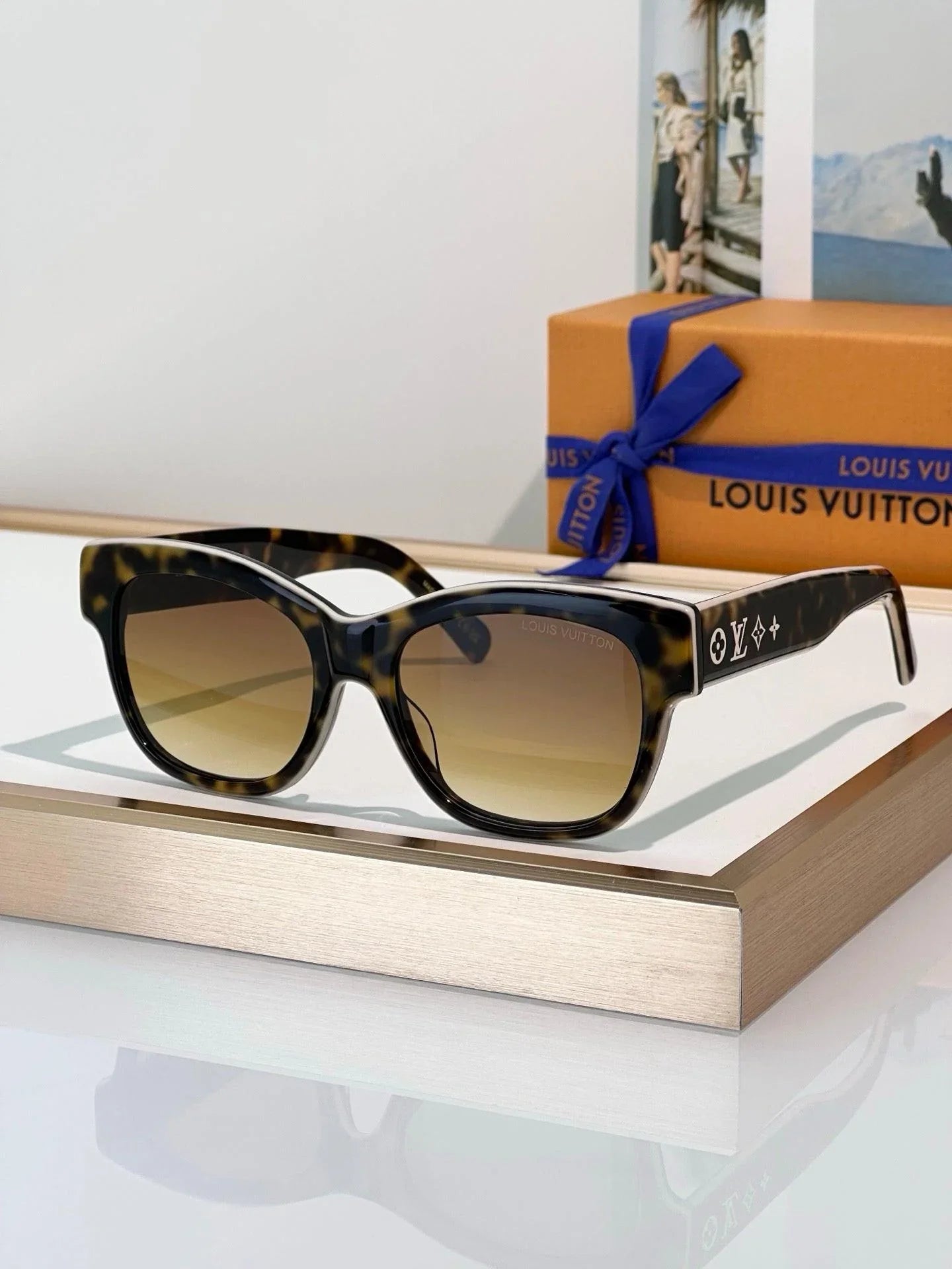 Louis Vuitton Z2645U New LV Line Square Sunglasses ✨