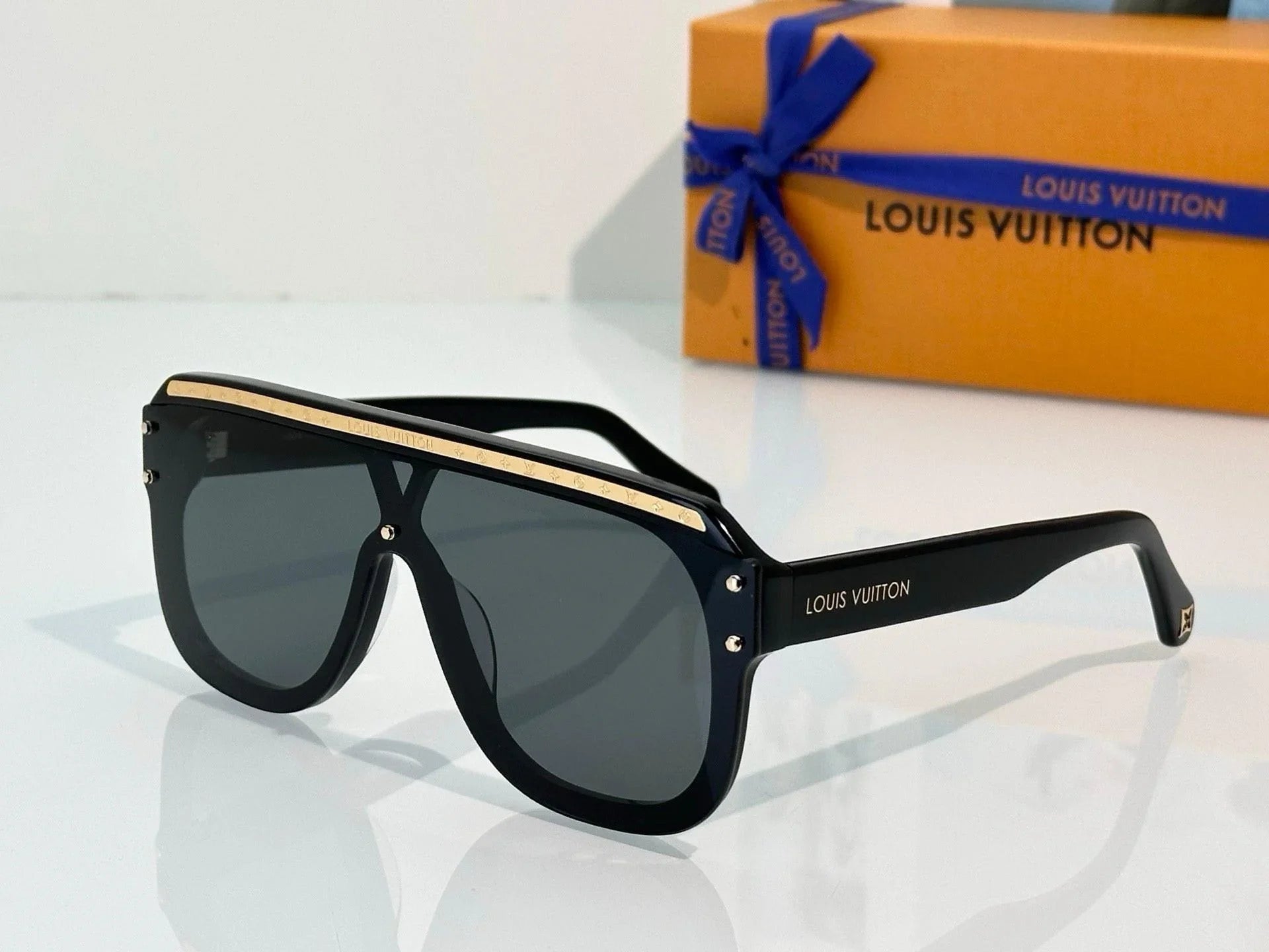 Louis Vuitton Z2878U LV Waimea Mask Round Sunglasses ✨
