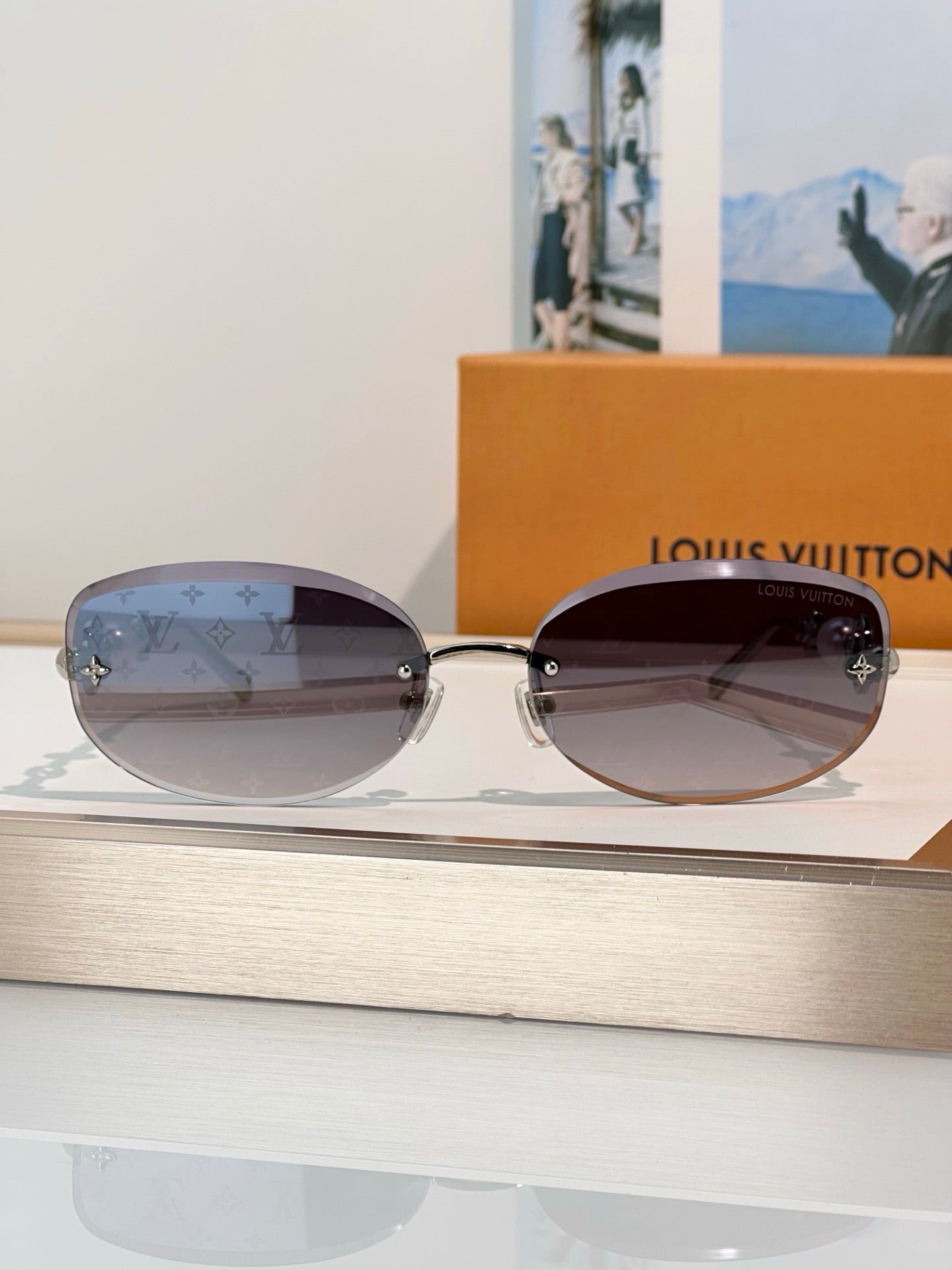 Louis Vuitton Z3166U LV Jewel Pearl Oval Sunglasses ✨
