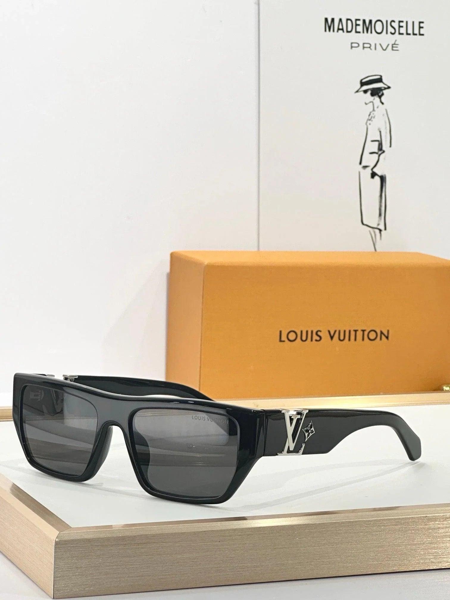 Louis Vuitton Z2873U LV Flower Low Square Sunglasses ✨