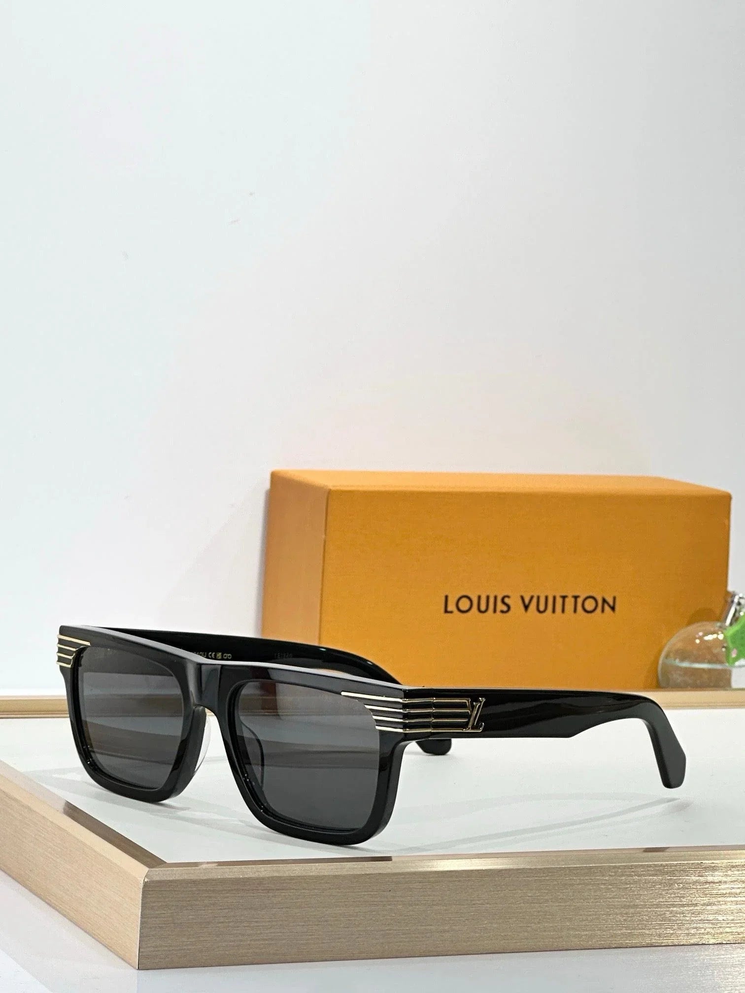 Louis Vuitton Z2746U LV Slide Square Sunglasses ✨