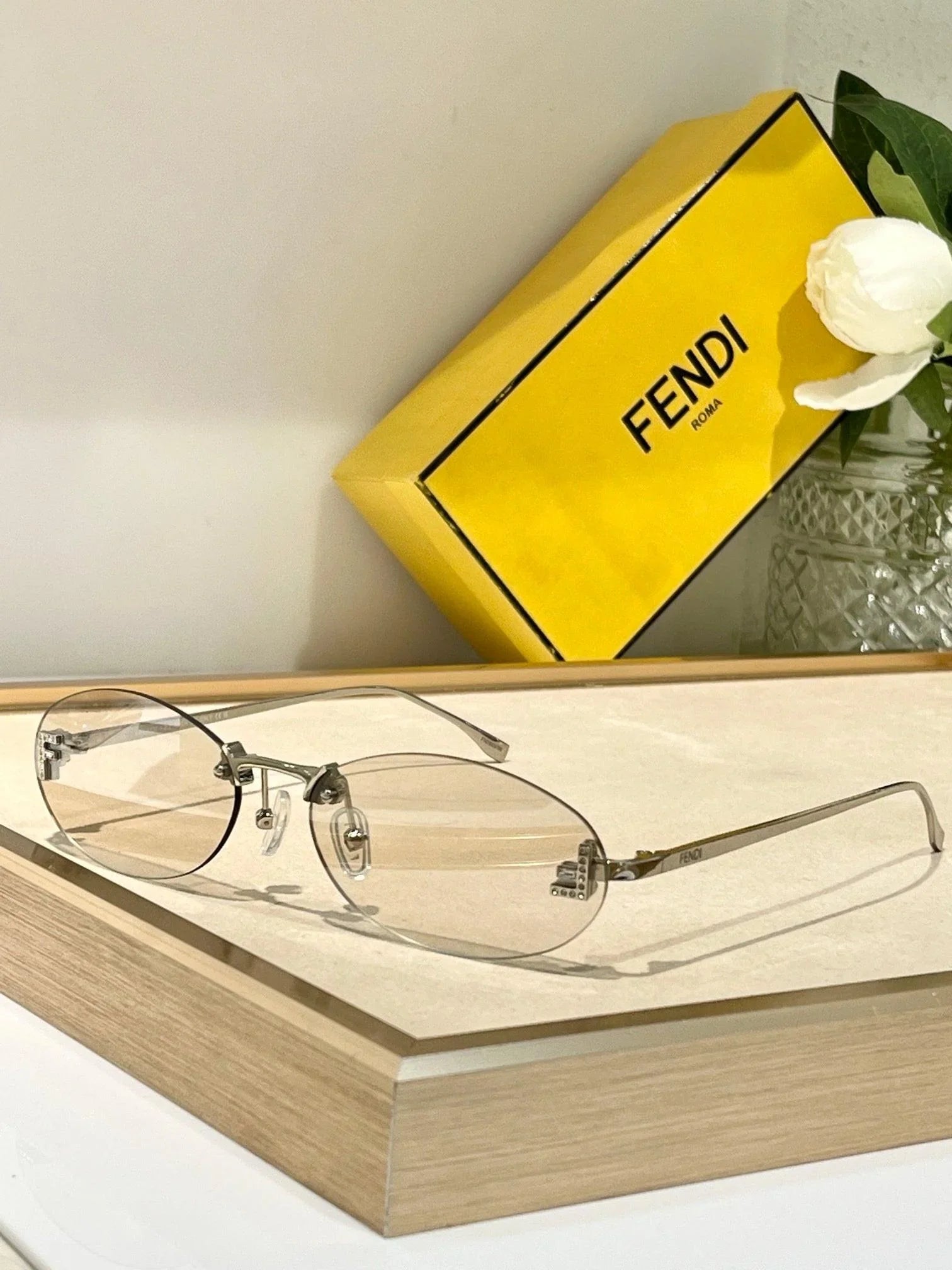 Fendi First FE4075US sunglasses in metal oval shape Women&