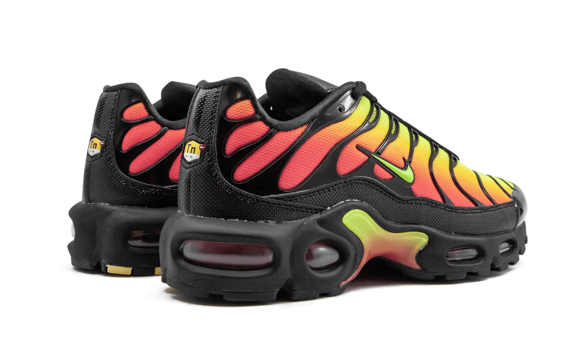 AIR MAX PLUS TN SE MNS WMNS "Black Volt Solar Red" AQ9979 001