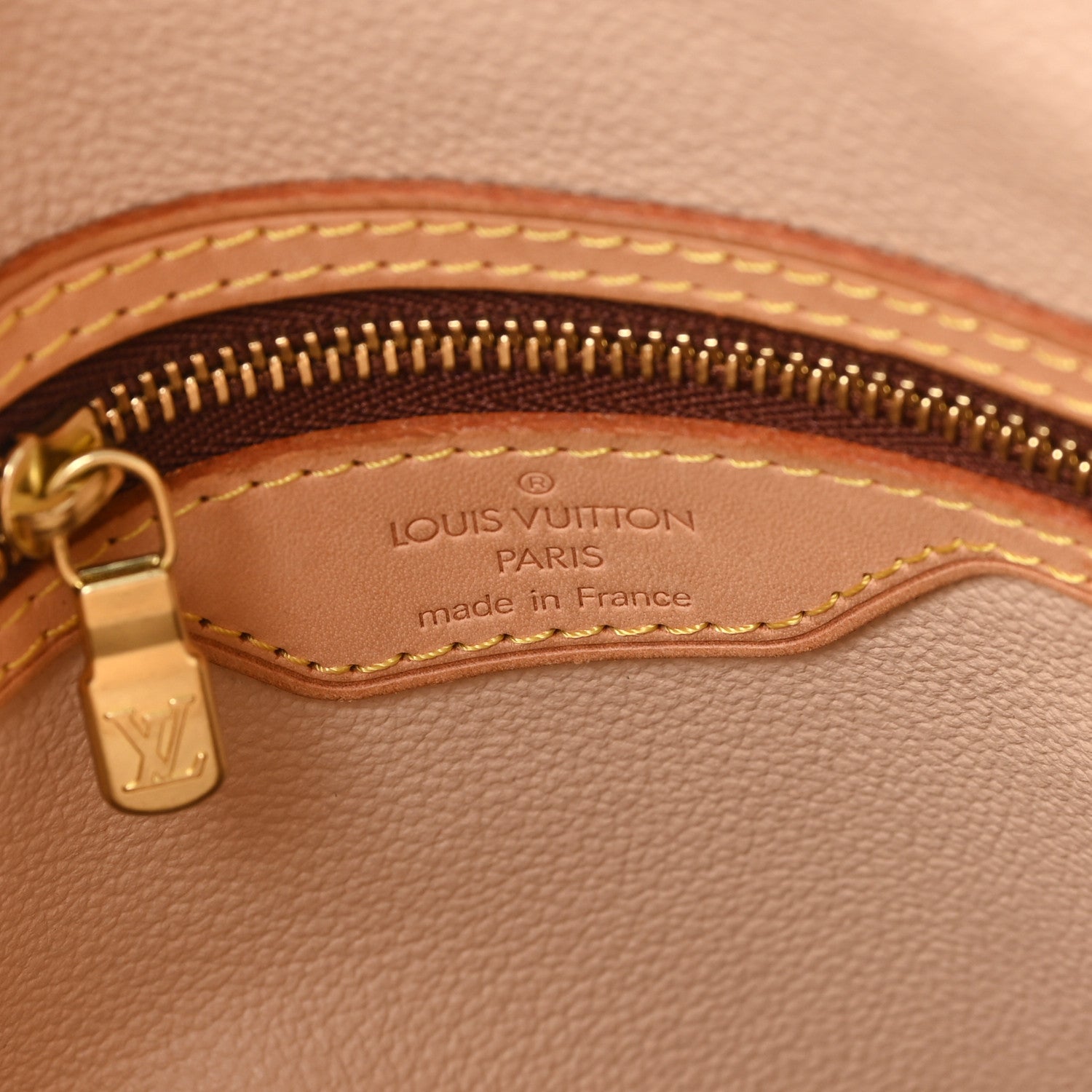 Monogram Petit Bucket 23