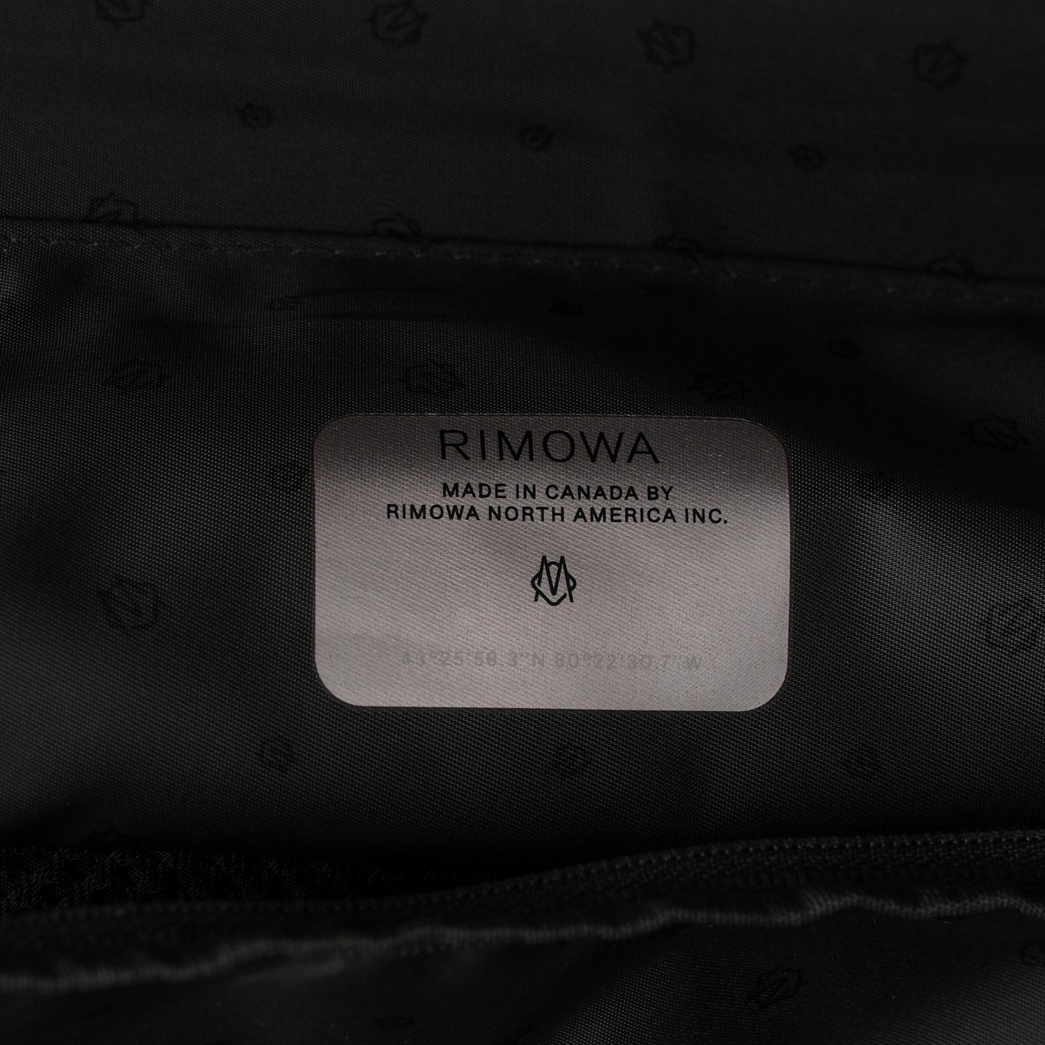 Polycarbonate Essential Sleeve Cabin Matte Black