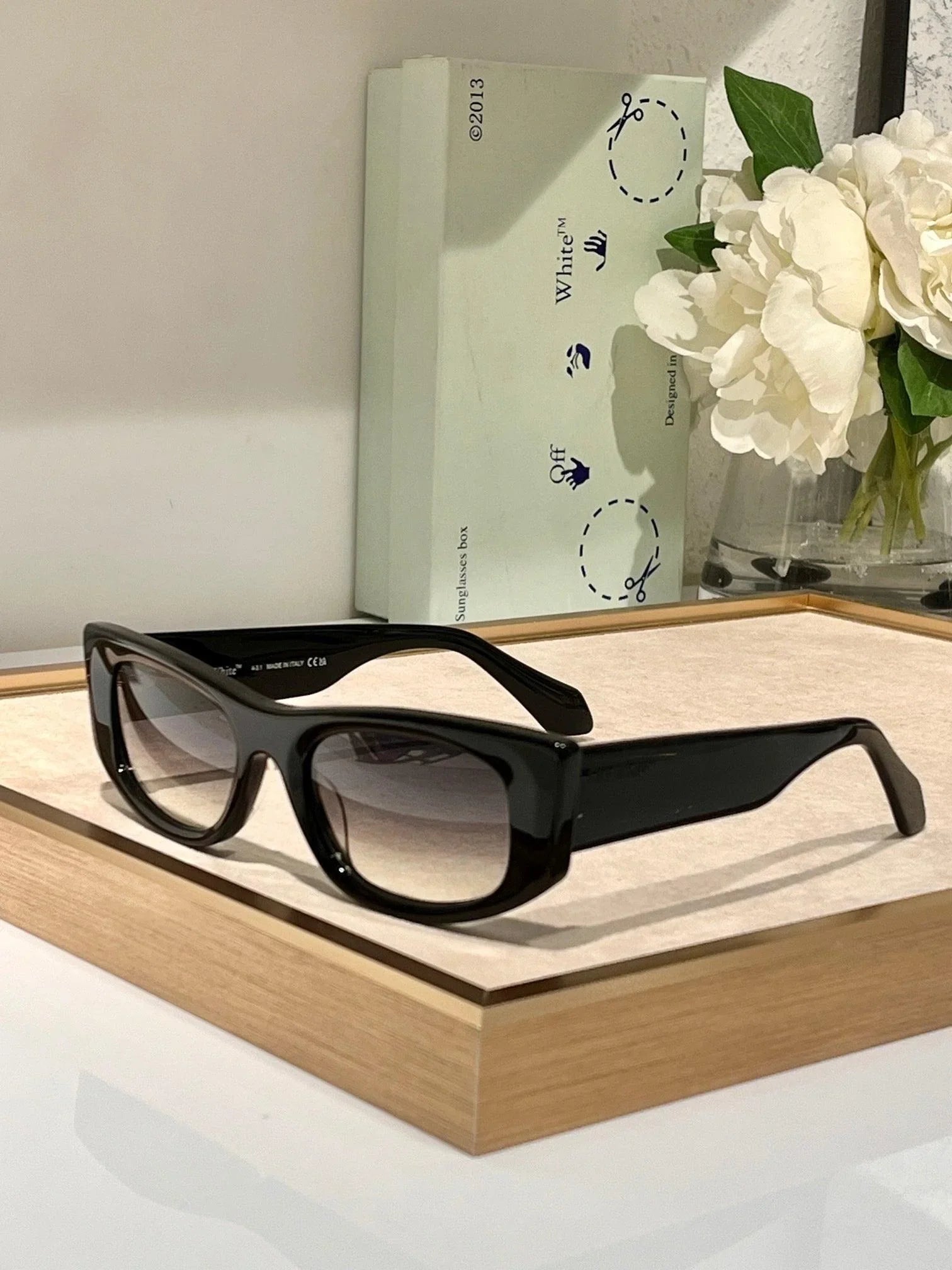 OFF-WHITE! 1090F Women's Sunglasses ✨