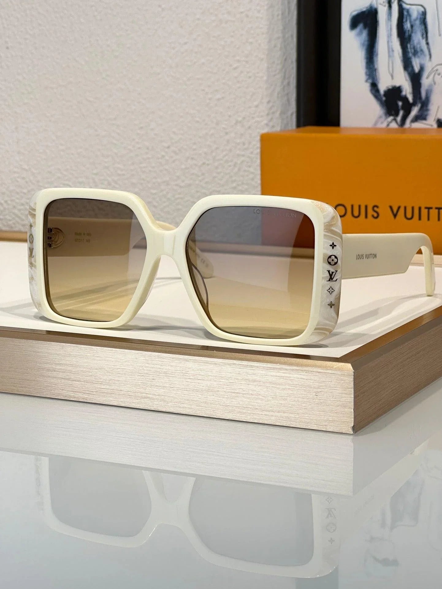 Louis Vuitton Z2095W New LV Moon Daily Square Women&