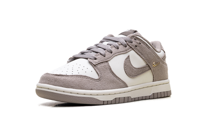 Dunk Low WMNS "Malt Gold Mini Swoosh" IB4417 105