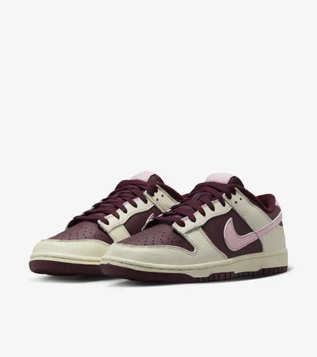 Nike Dunk Low Valentine’s Day (2023) Secondary image