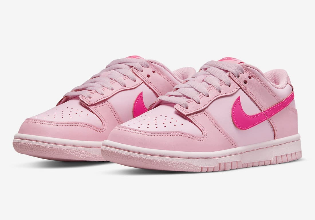 Nike SB Dunk Low TRIPLE PINK Secondary image