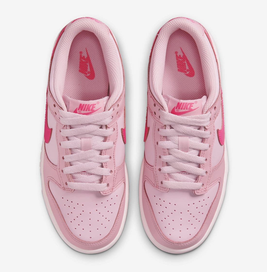 Nike SB Dunk Low TRIPLE PINK