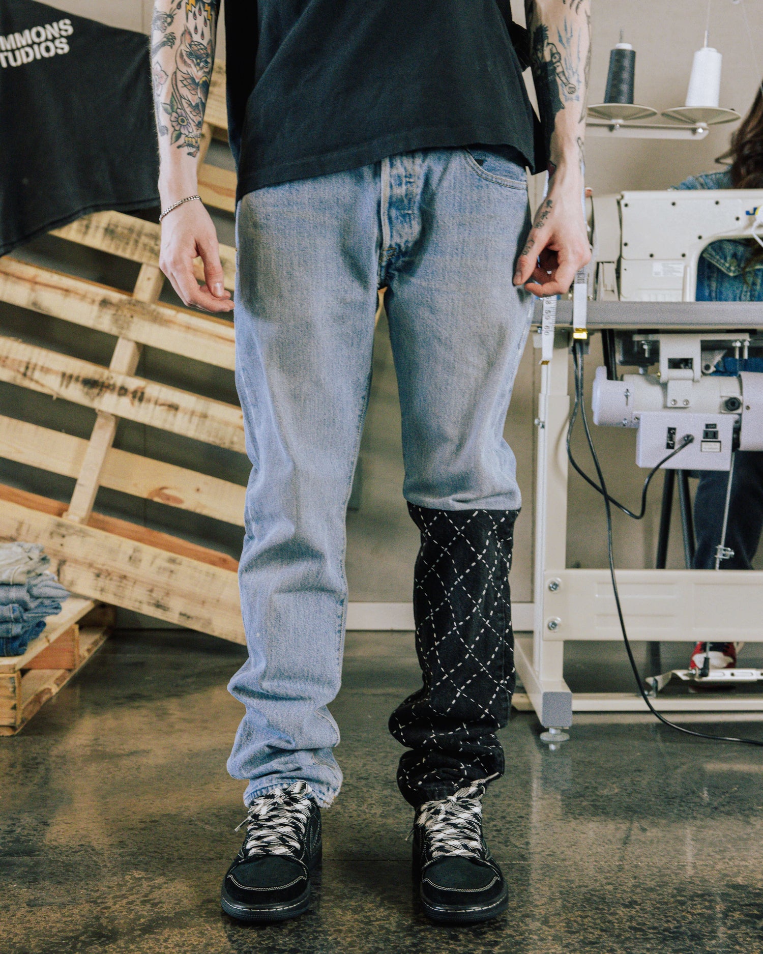 COMMONS REVERSE LEG HAND STITCHED DENIM BLUE (R44)