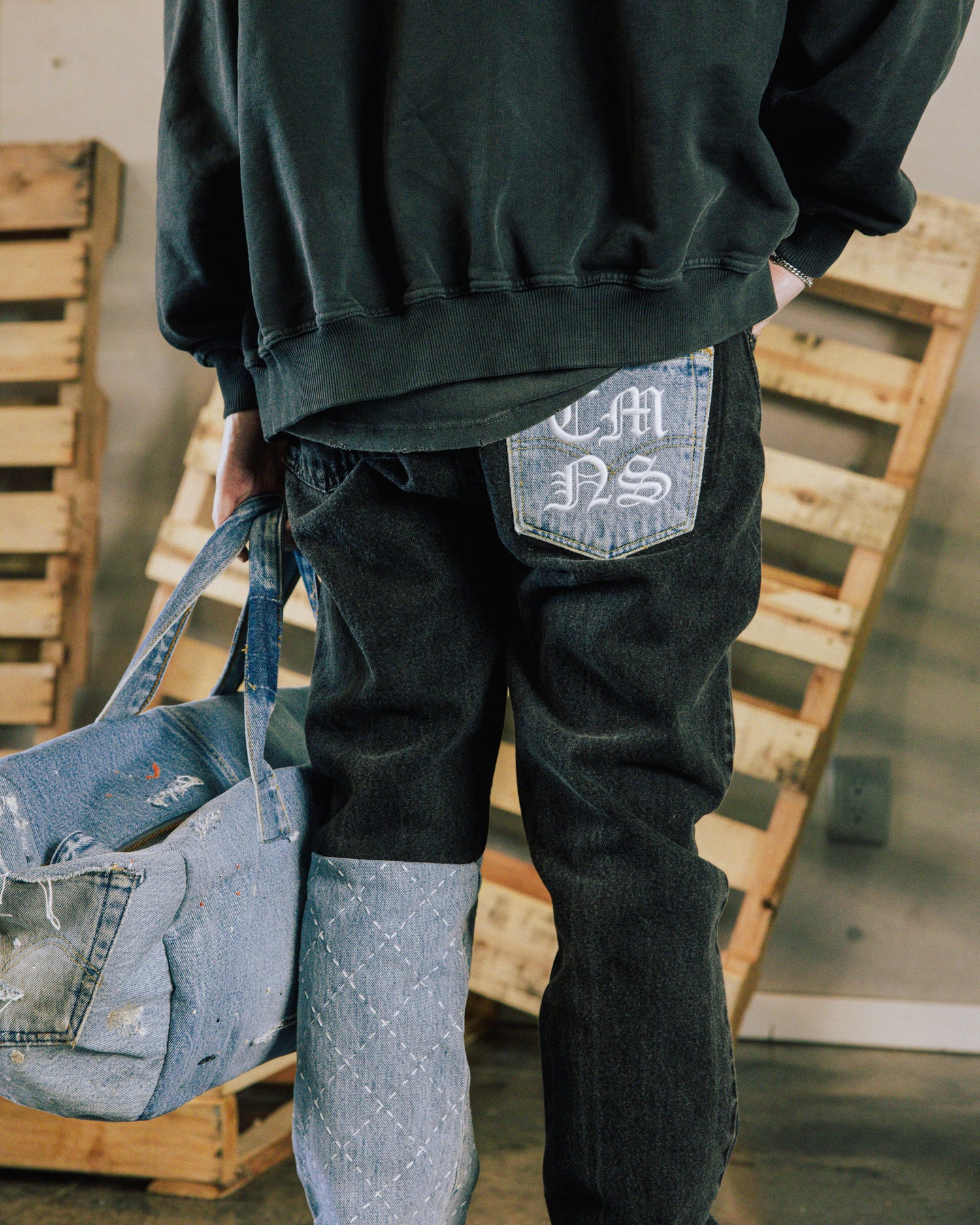 COMMONS REVERSE LEG HAND STITCHED DENIM BLACK (R46)