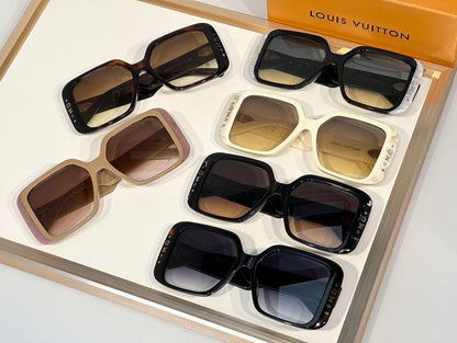 Louis Vuitton Z2095W New LV Moon Daily Square Women&