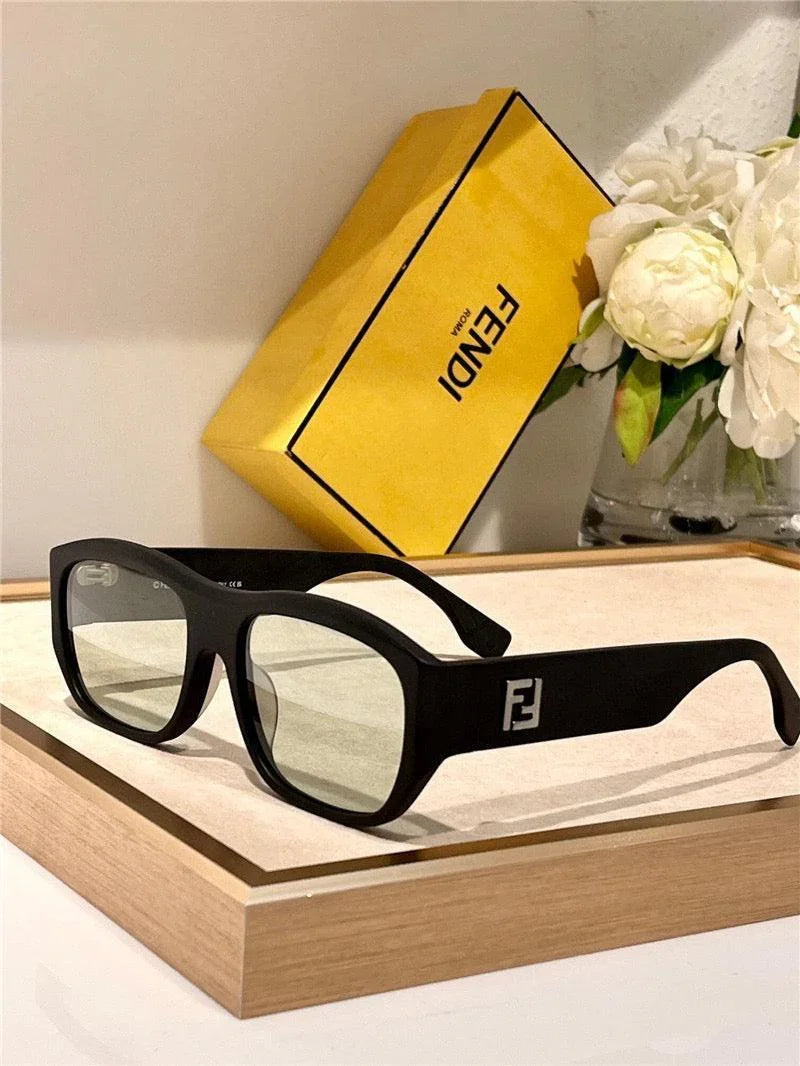 Fendi FE40117 Sunglasses Women&