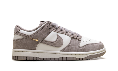 Dunk Low WMNS "Malt Gold Mini Swoosh" IB4417 105