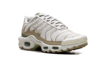 Air Max Plus WMNS "Light Bone / Honeydew / Alligator" DX8954 001