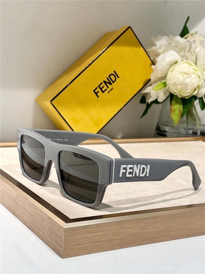 FENDI Roma FE40118 Sunglasses shape Women&