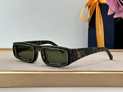 Louis Vuitton Z2388E Runway Super Vision Low Square Sunglasses ✨