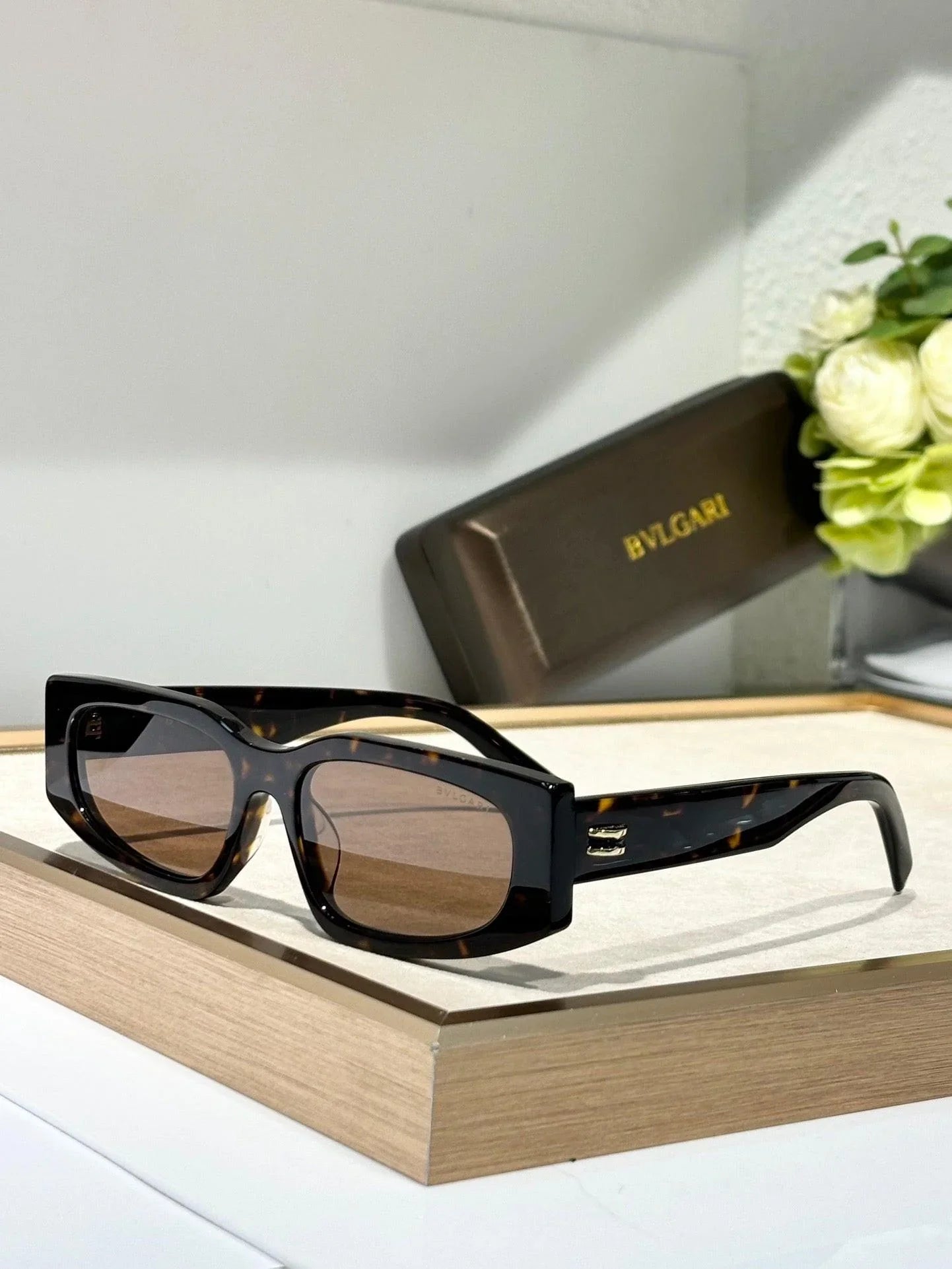 Bvlgari B.Zero BV 40014I 25 UNISEX Sunglasses ✨