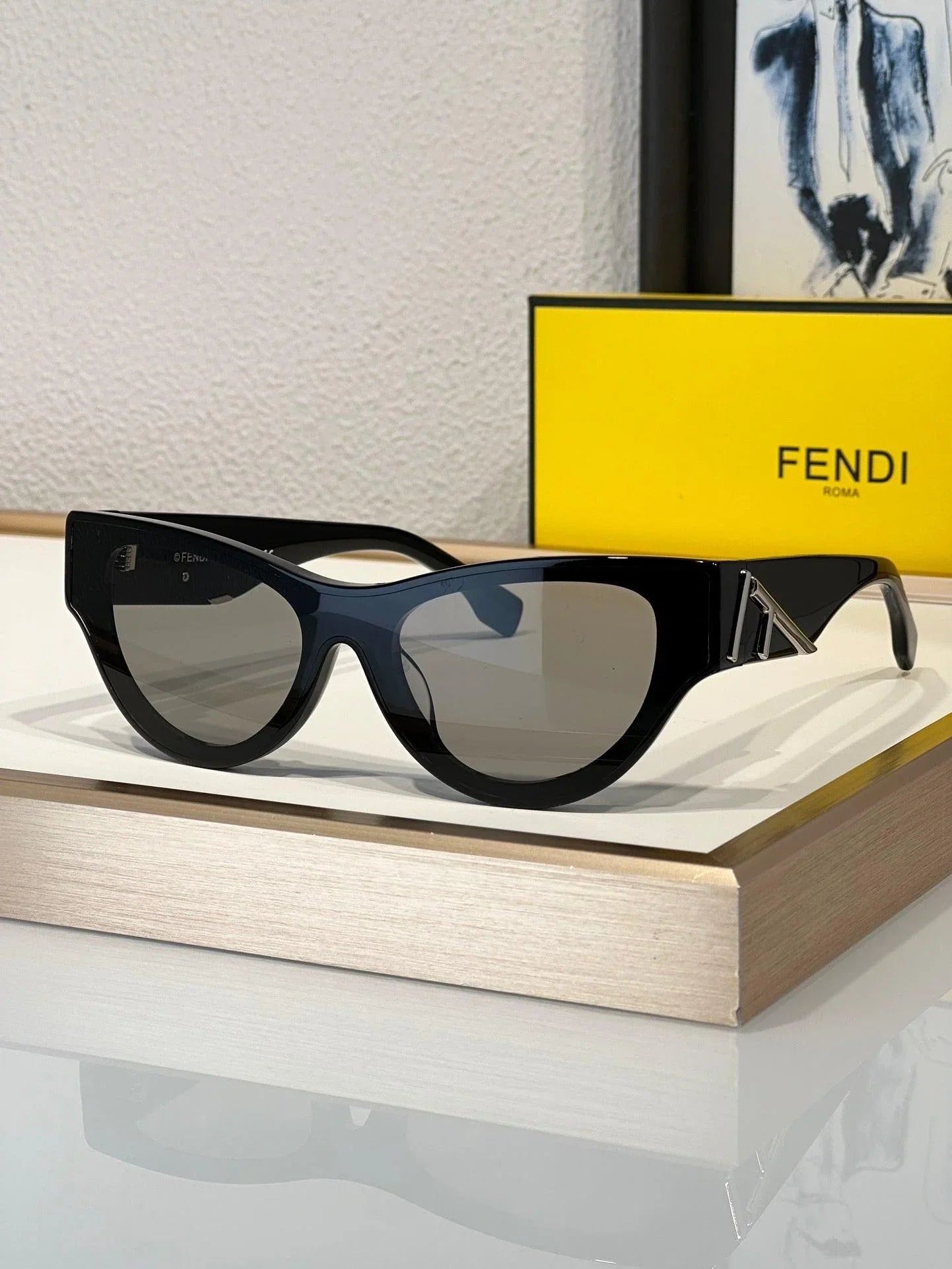 FENDI First FE40111I 01B Sunglasses Women&