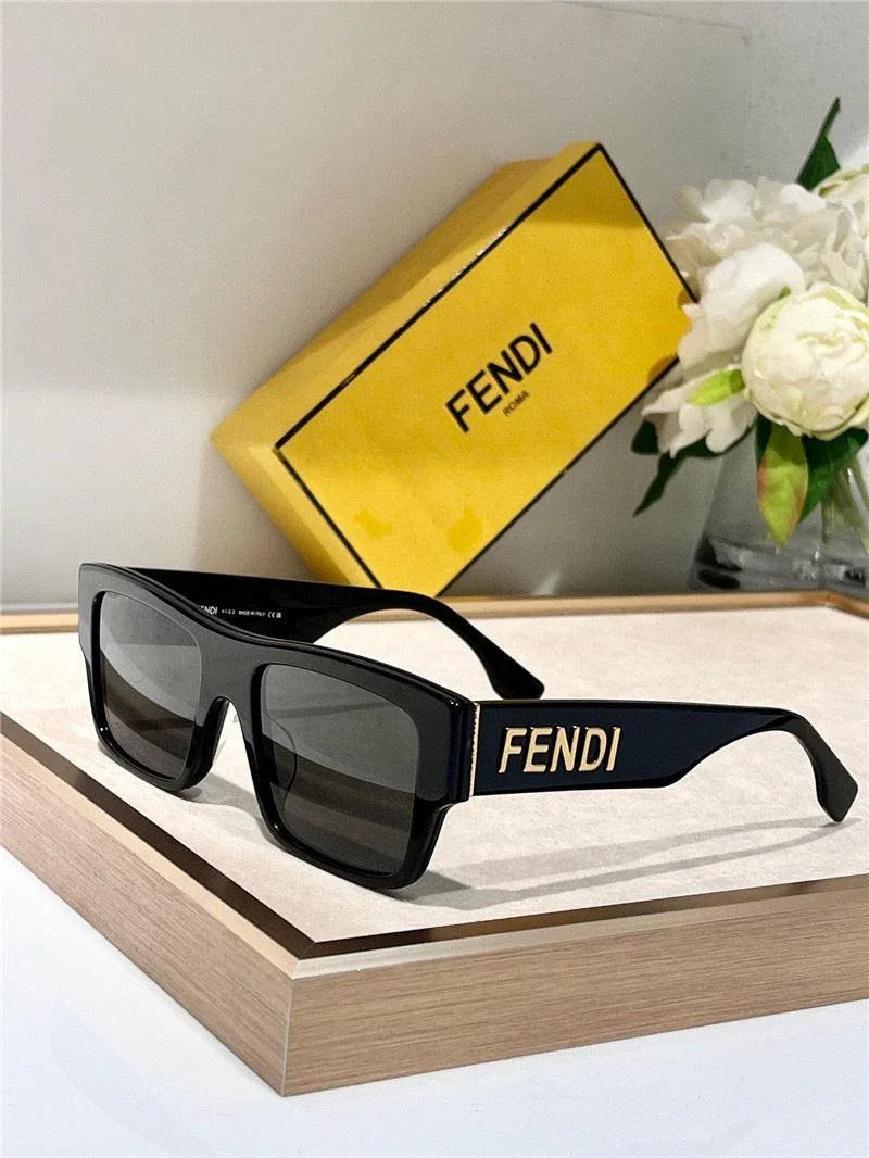 FENDI Roma FE40118 Sunglasses shape Women's✨