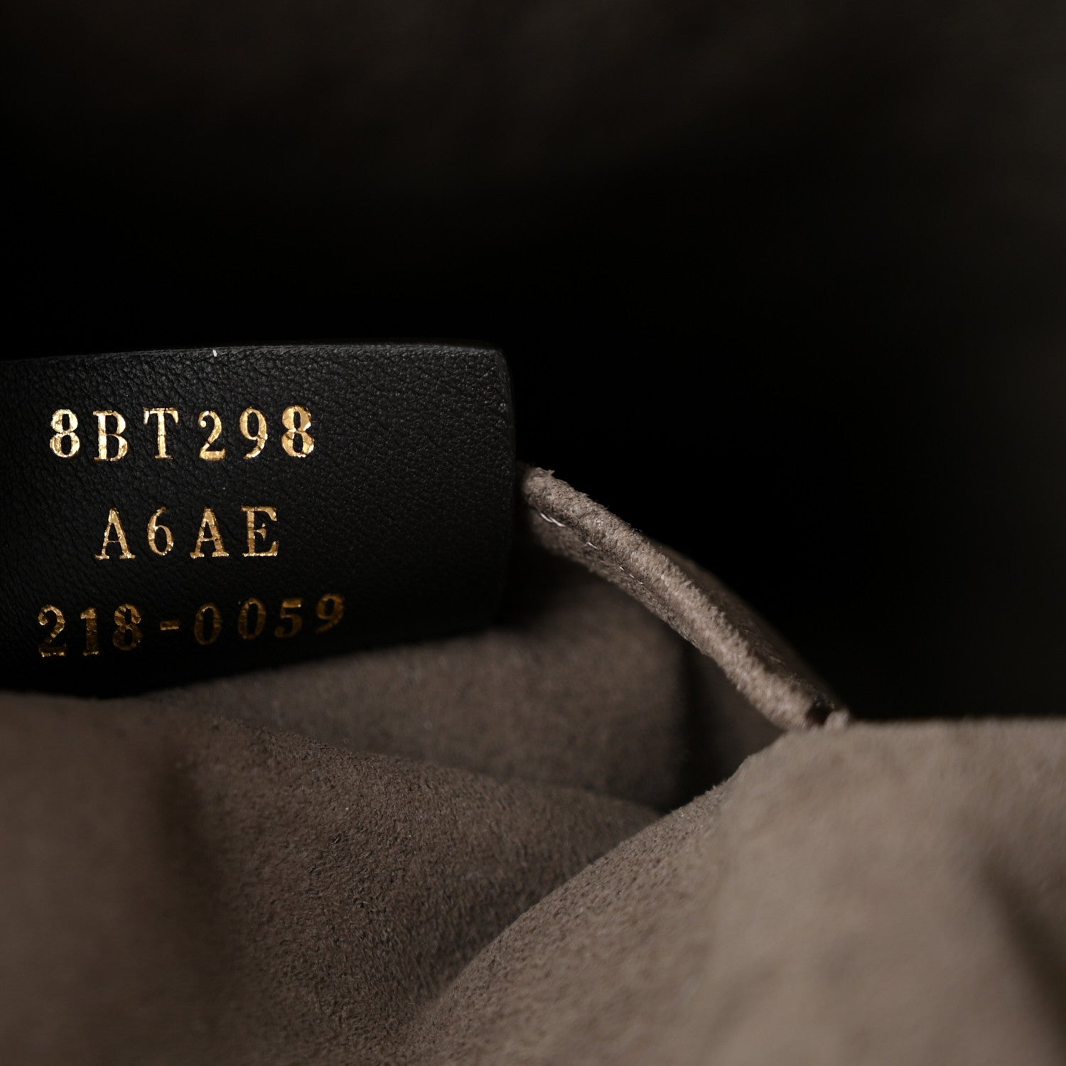 Vitello Grace F is Fendi Bi-Color FF 1974 Embossed Grande Mon Tresor Bucket Bag Maya Black Fragola
