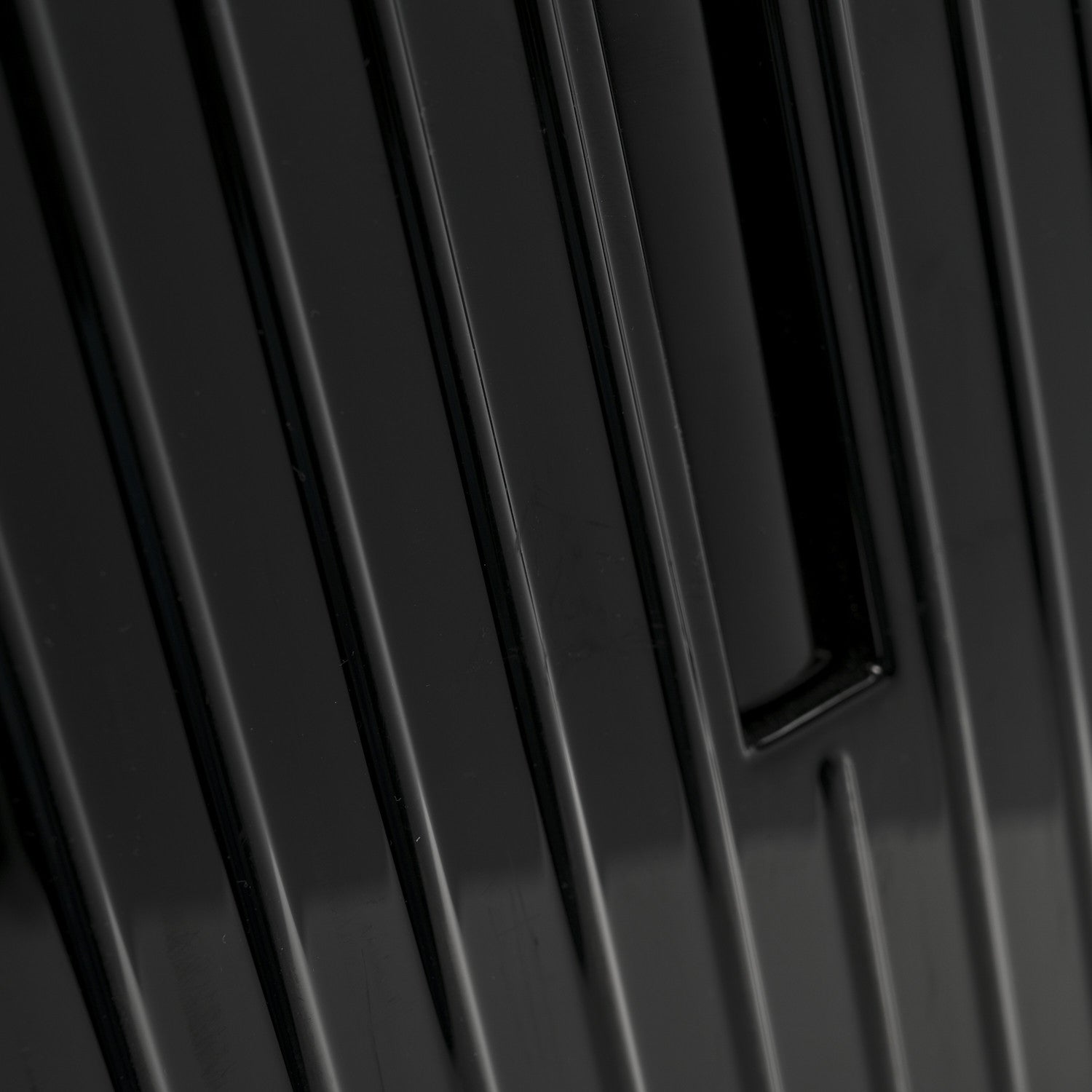 Gloss Polycarbonate Essential Lite Check-In L Black