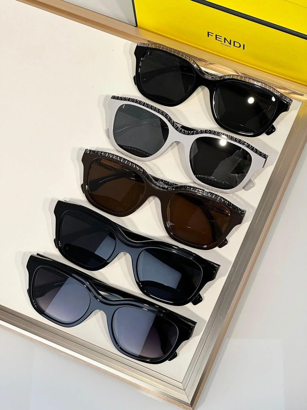 Fendi FE 40077I Men's Sunglasses✨