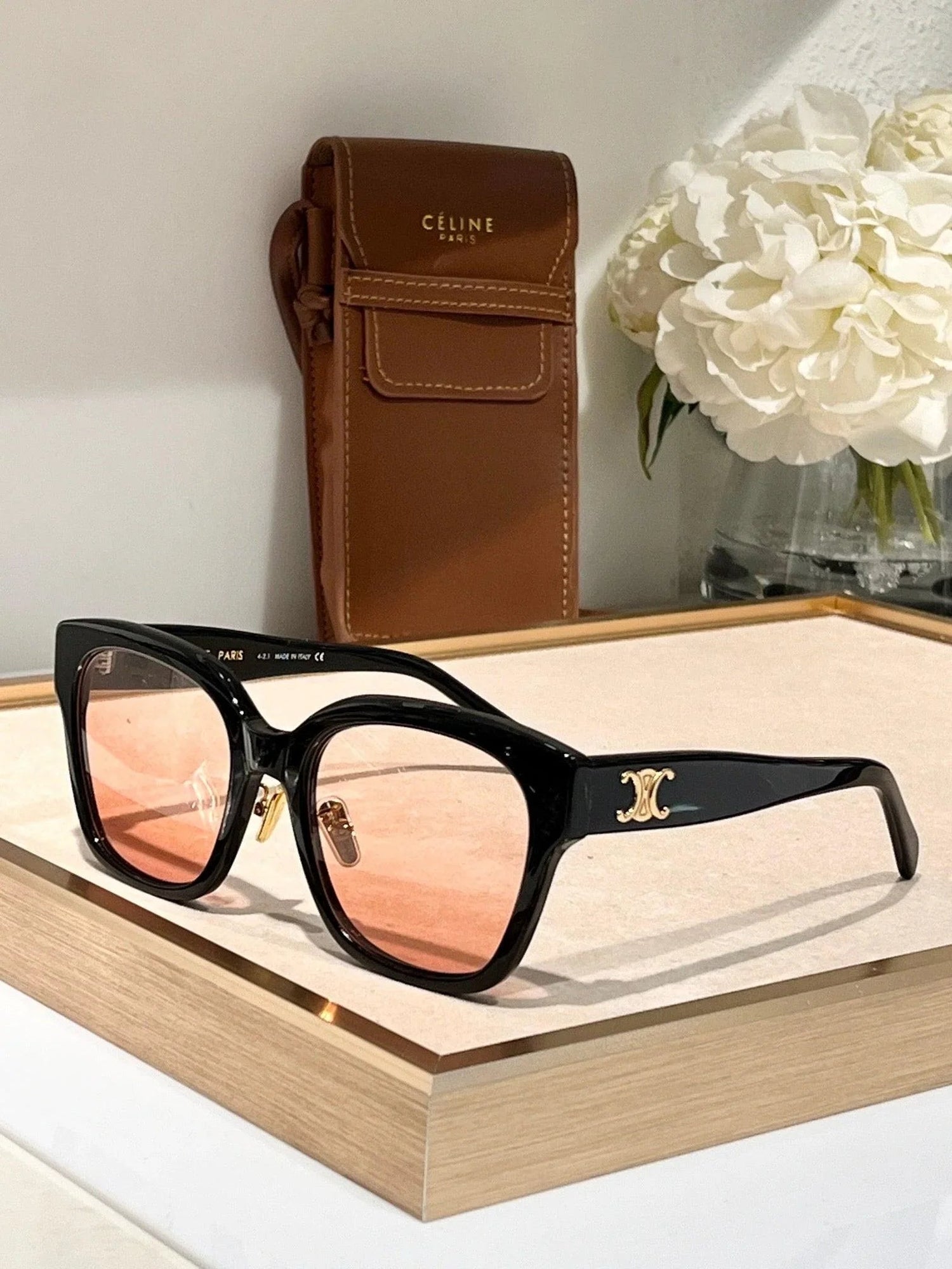 Celine TRIOMPHE CL 40222 F 74S Square Sunglasses ✨