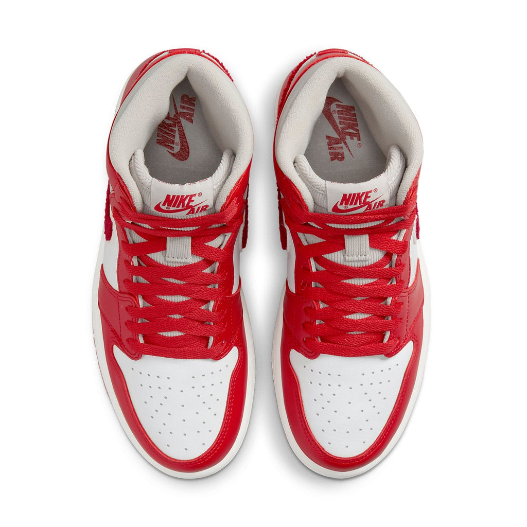 Air Jordan 1 High OG ‘Newstalgia Chenille’